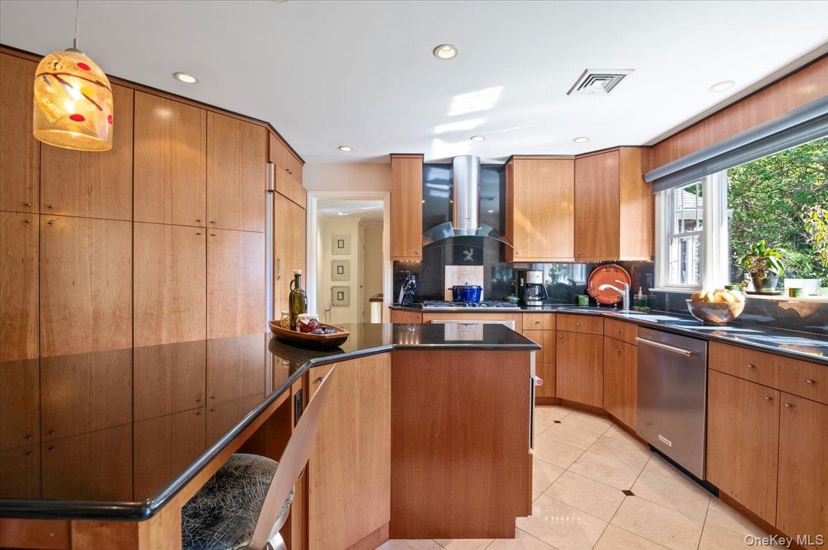 71 Cove Road, Huntington, NY 11743