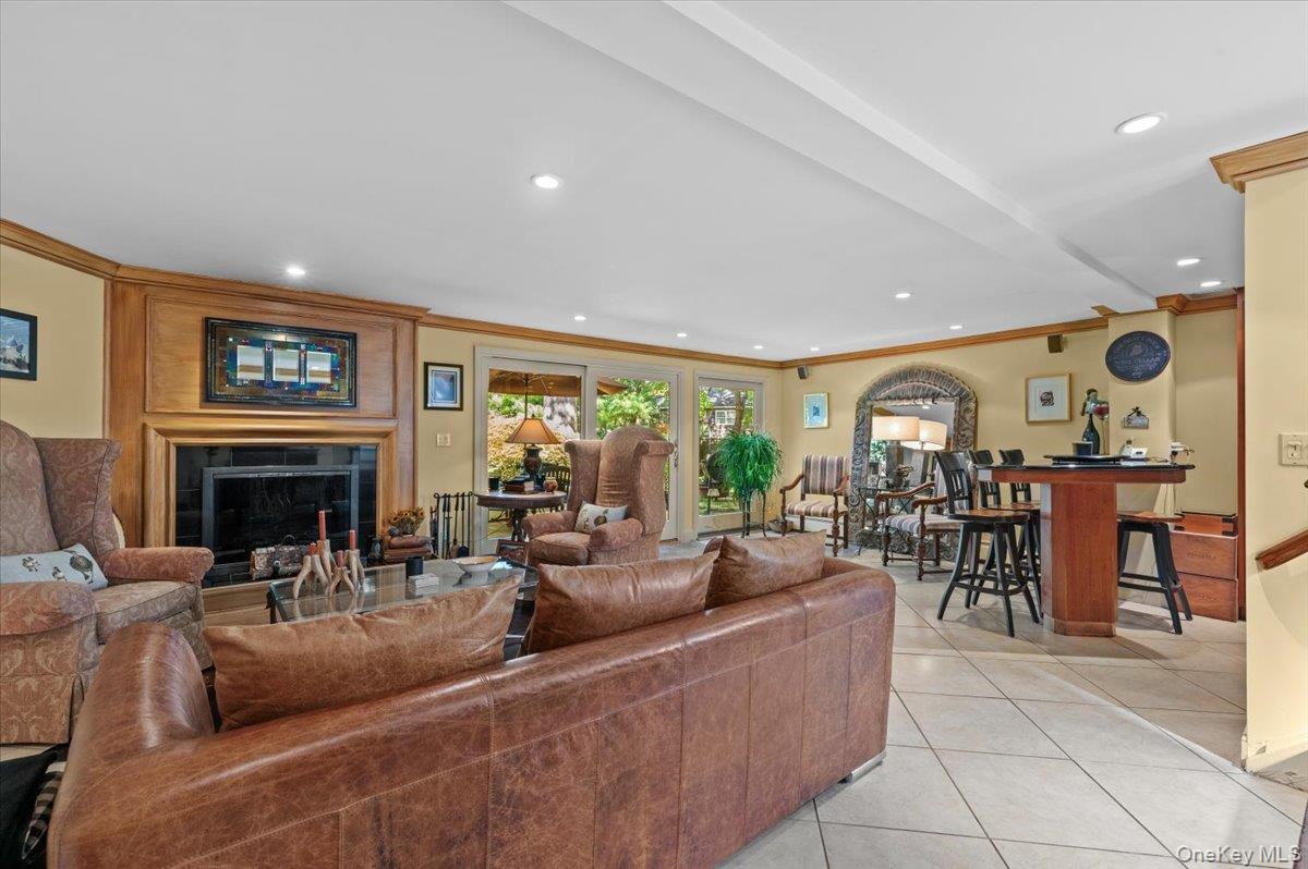 71 Cove Road, Huntington, NY 11743