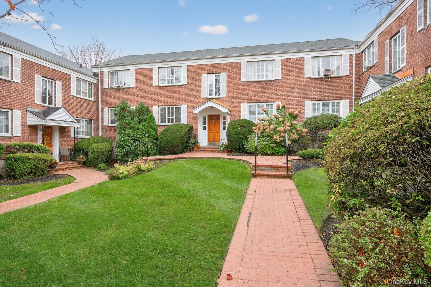 42 Nathan Hale Drive # 60B, Huntington, NY 11743