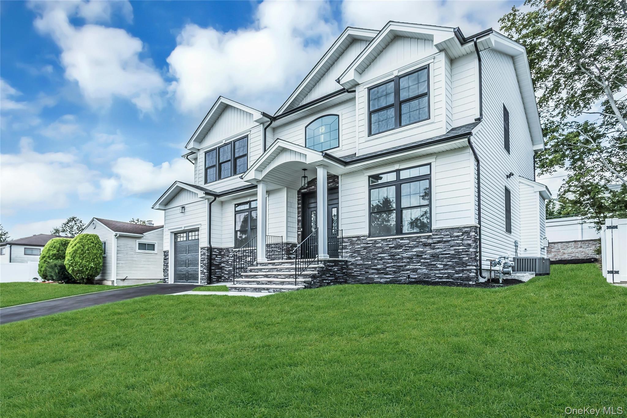 22 Cheshire Avenue, Syosset, NY 11791