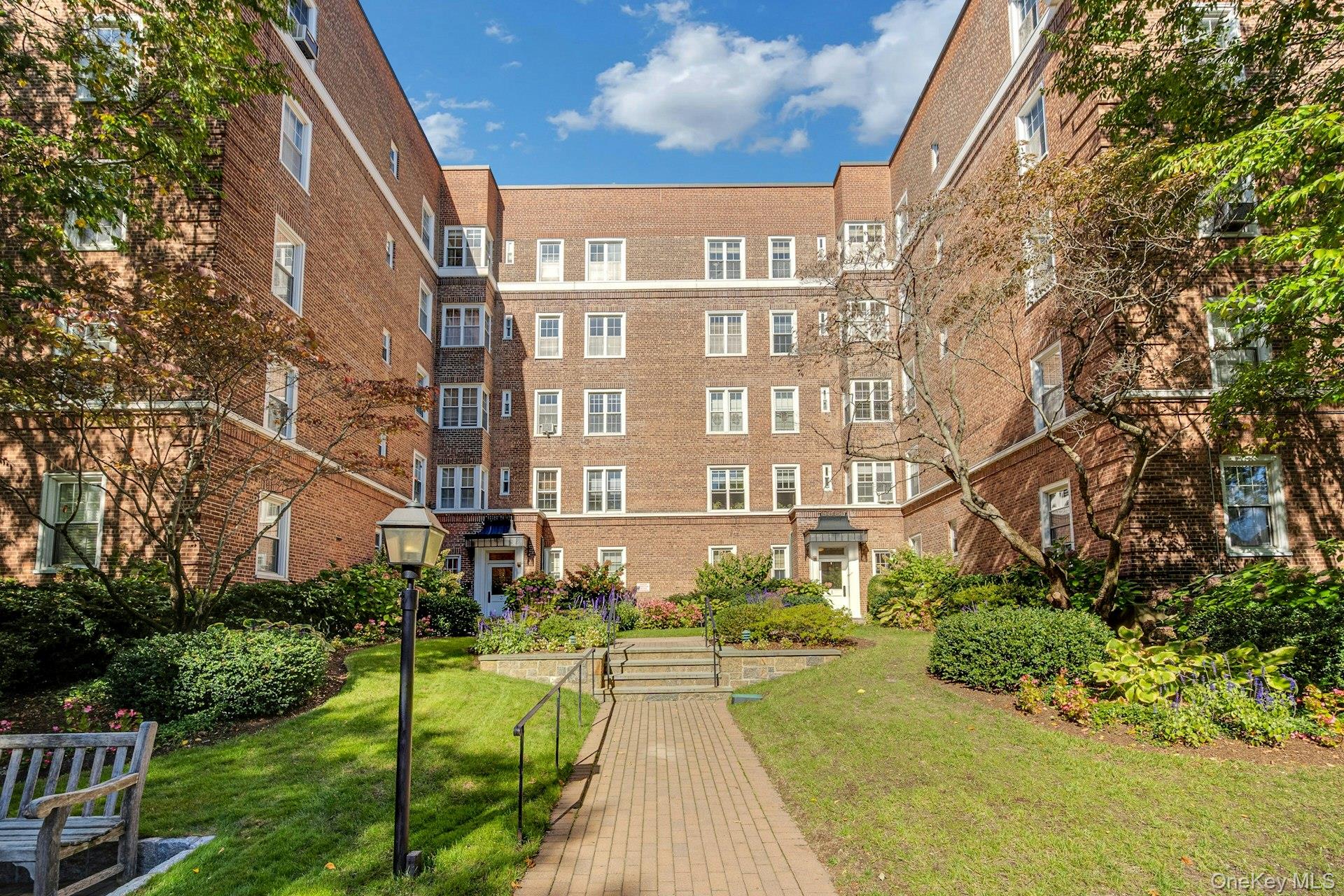 3 Midland Gardens # 3H, Bronxville, NY 10708