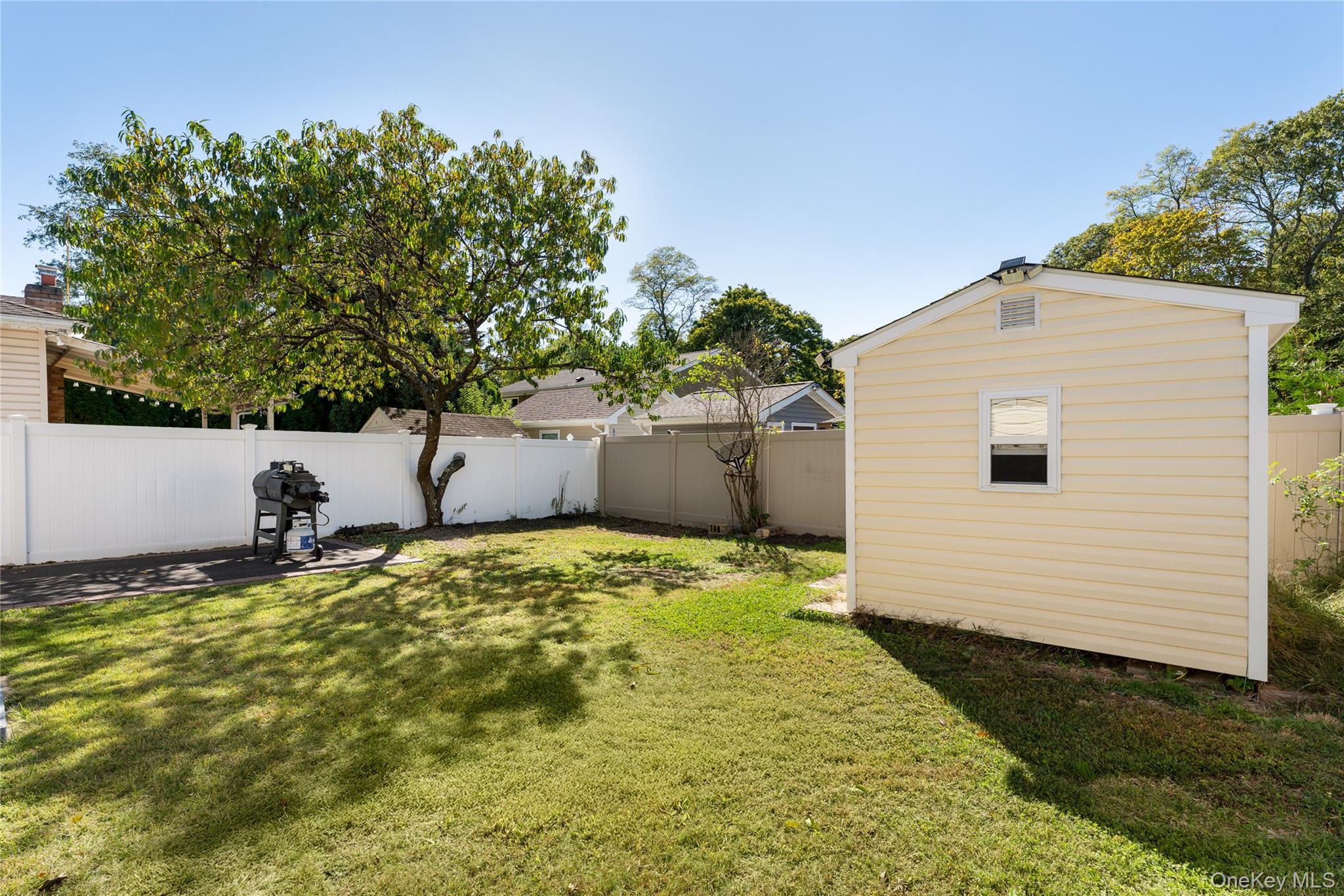 6 Merle Place, Deer Park, NY 11729