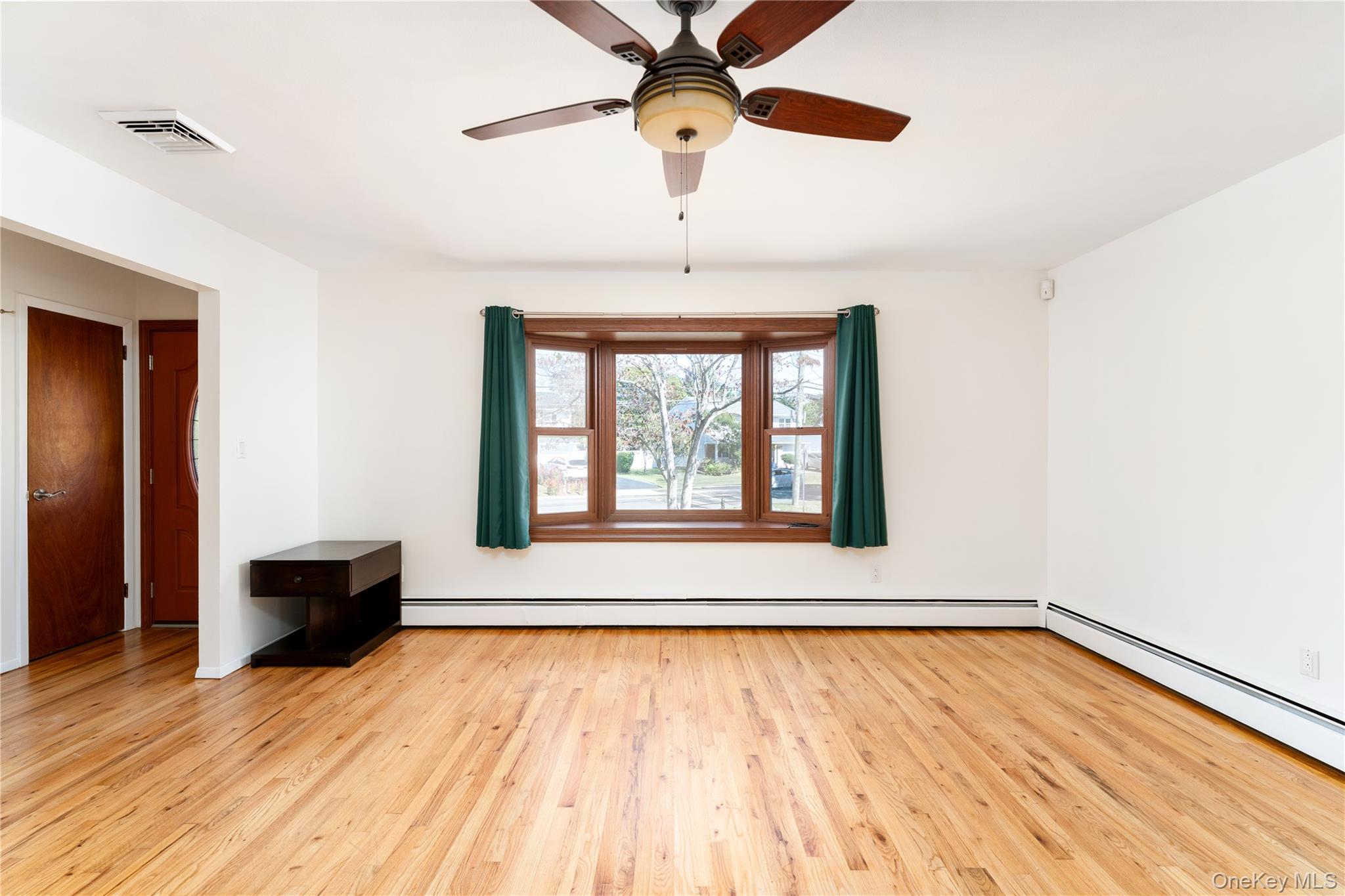 6 Merle Place, Deer Park, NY 11729