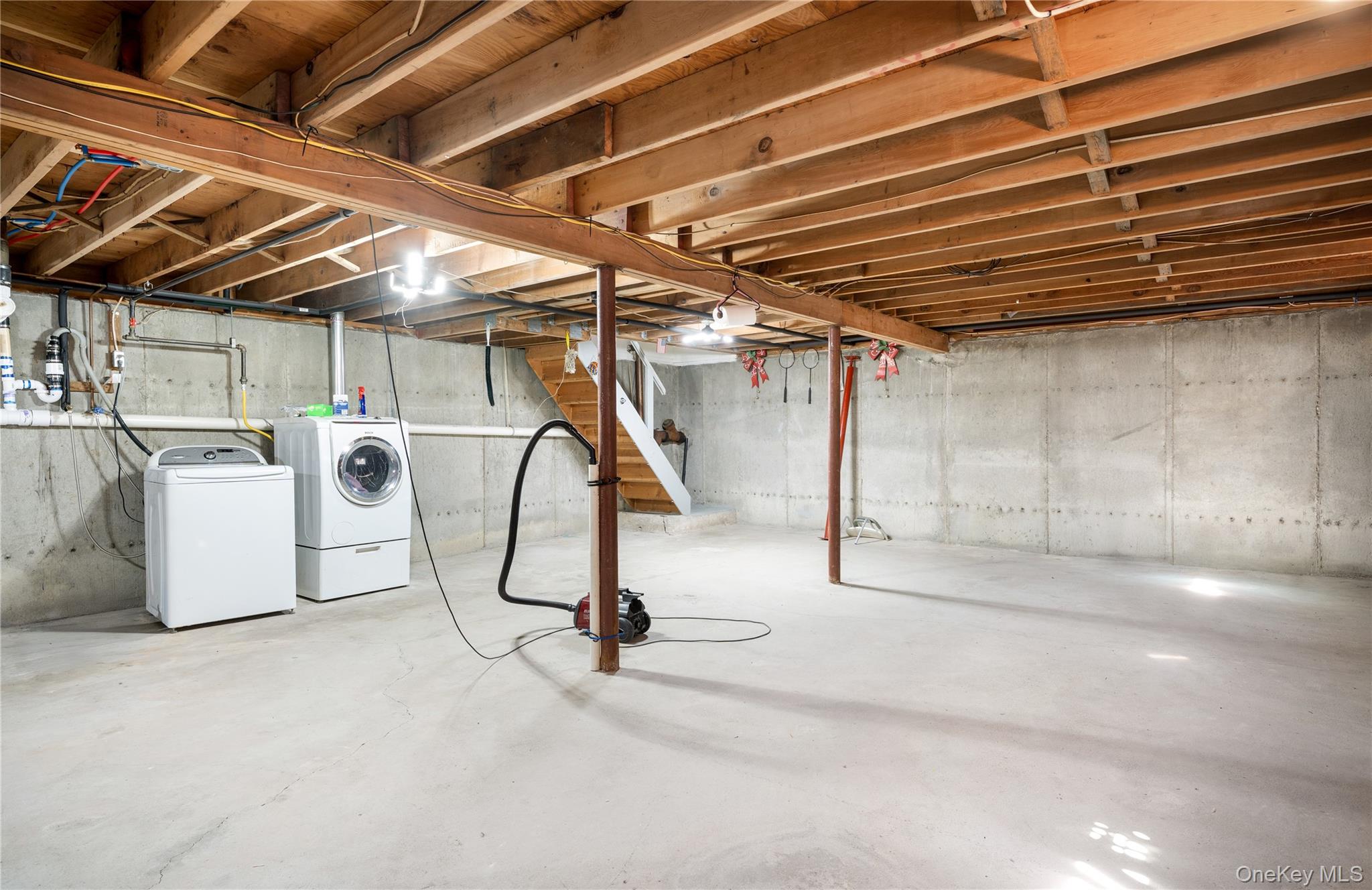 6 Merle Place, Deer Park, NY 11729