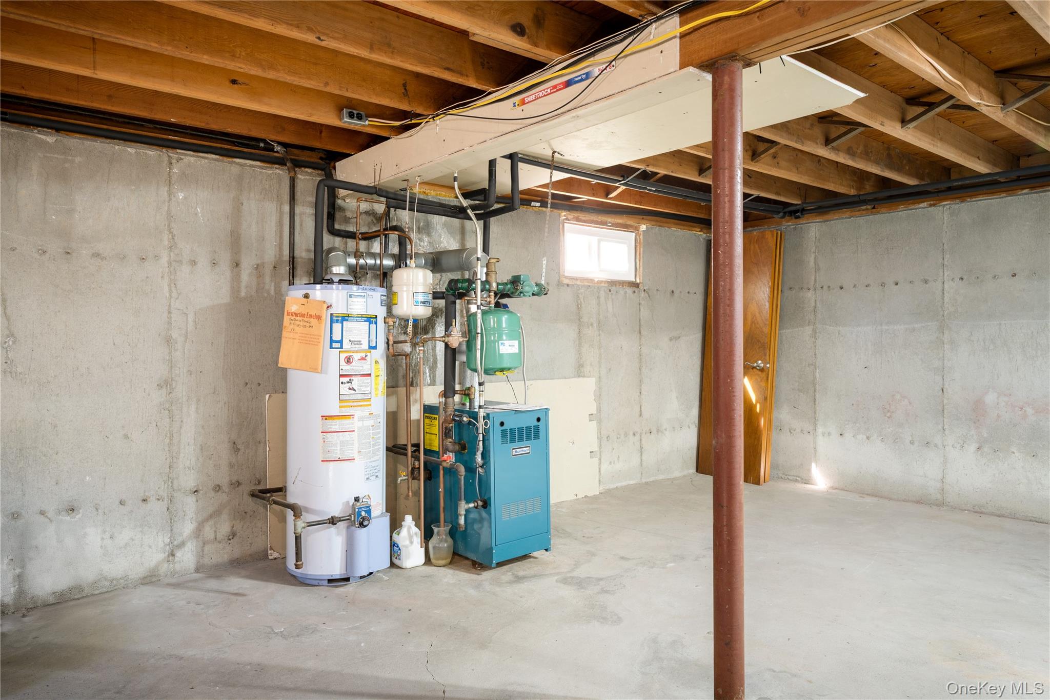 6 Merle Place, Deer Park, NY 11729