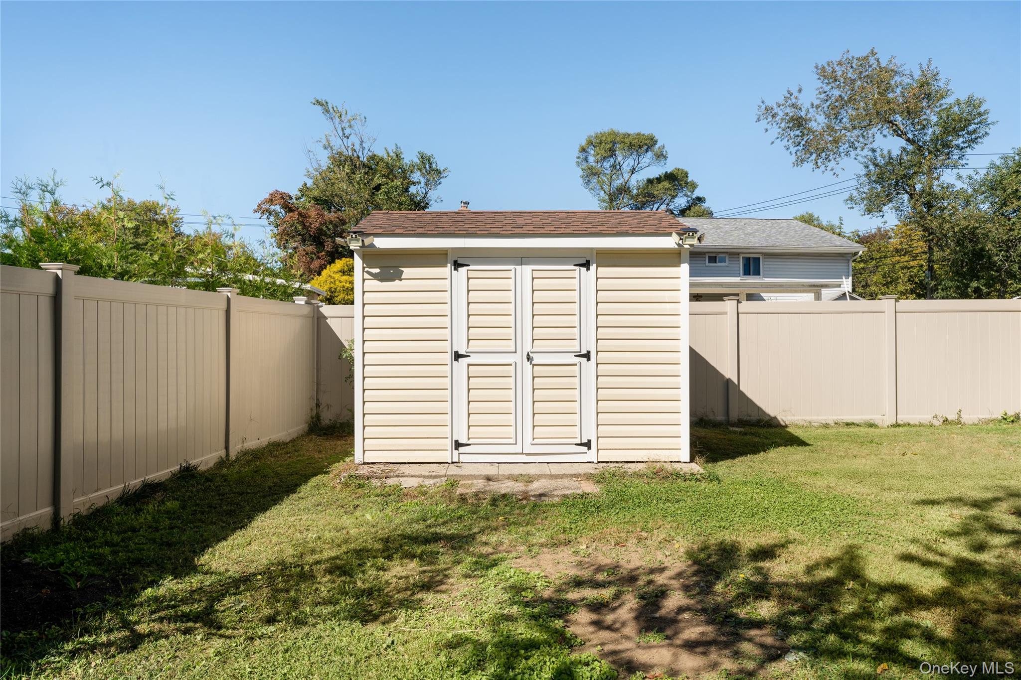 6 Merle Place, Deer Park, NY 11729