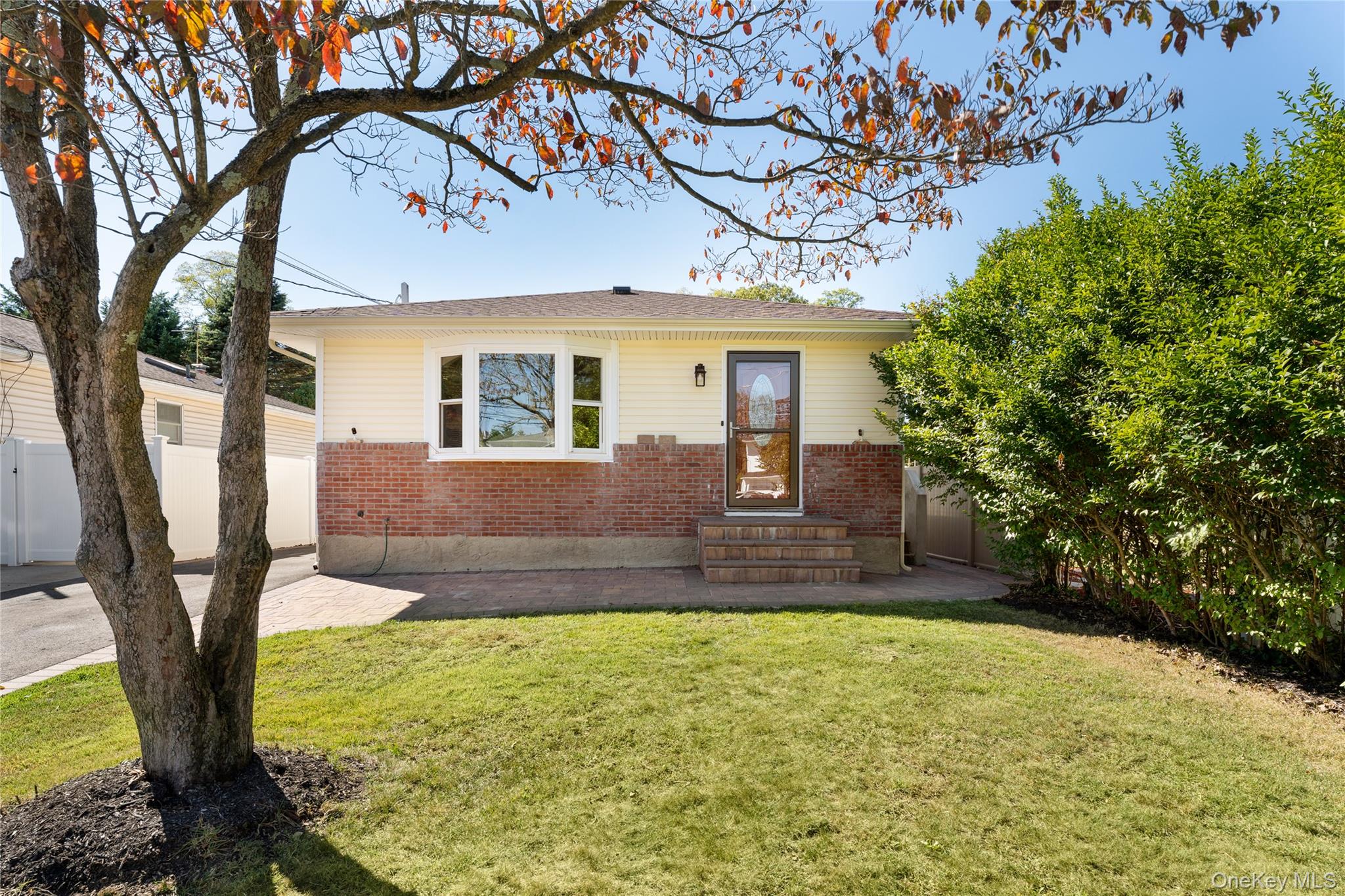 6 Merle Place, Deer Park, NY 11729