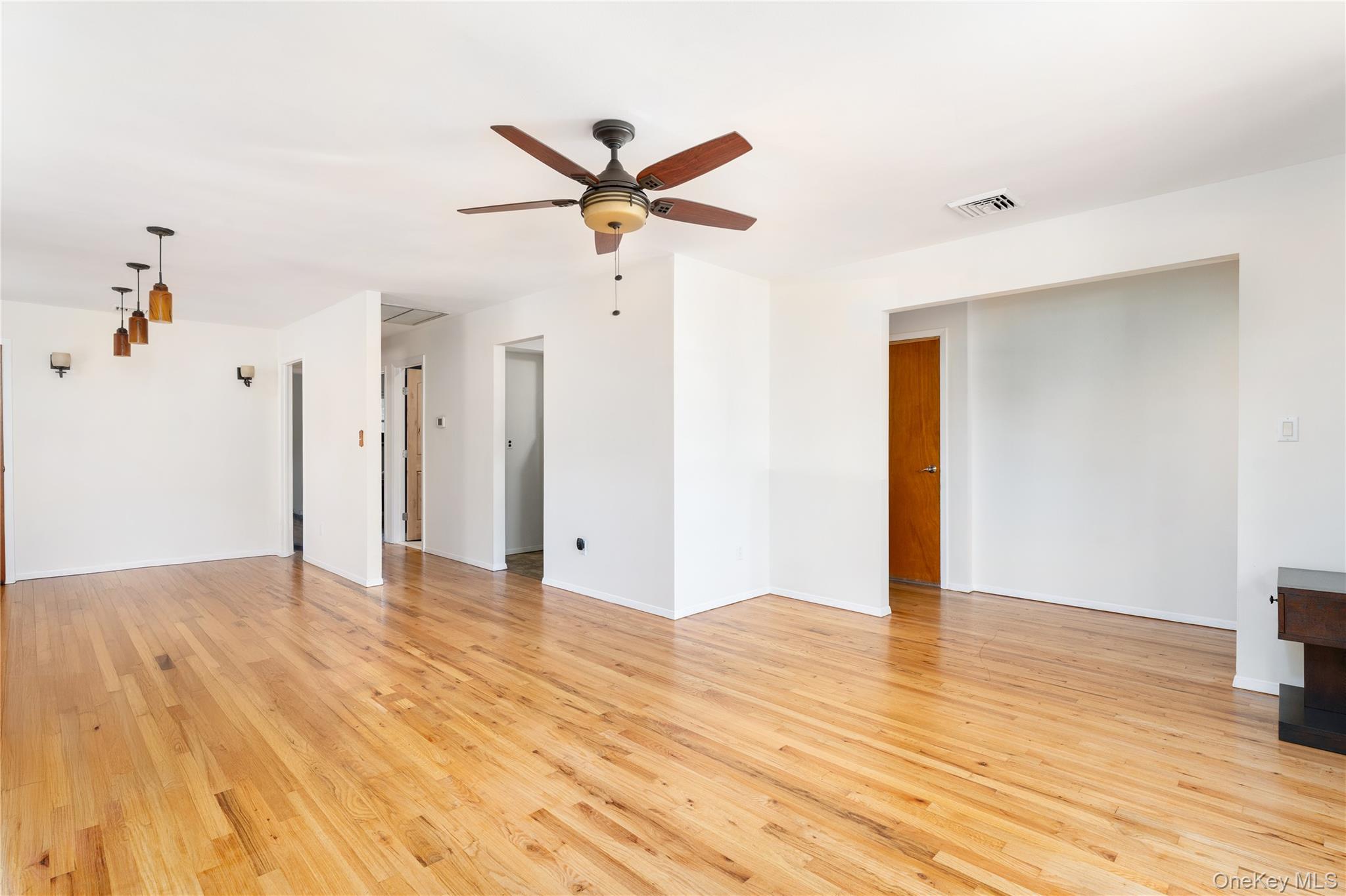 6 Merle Place, Deer Park, NY 11729