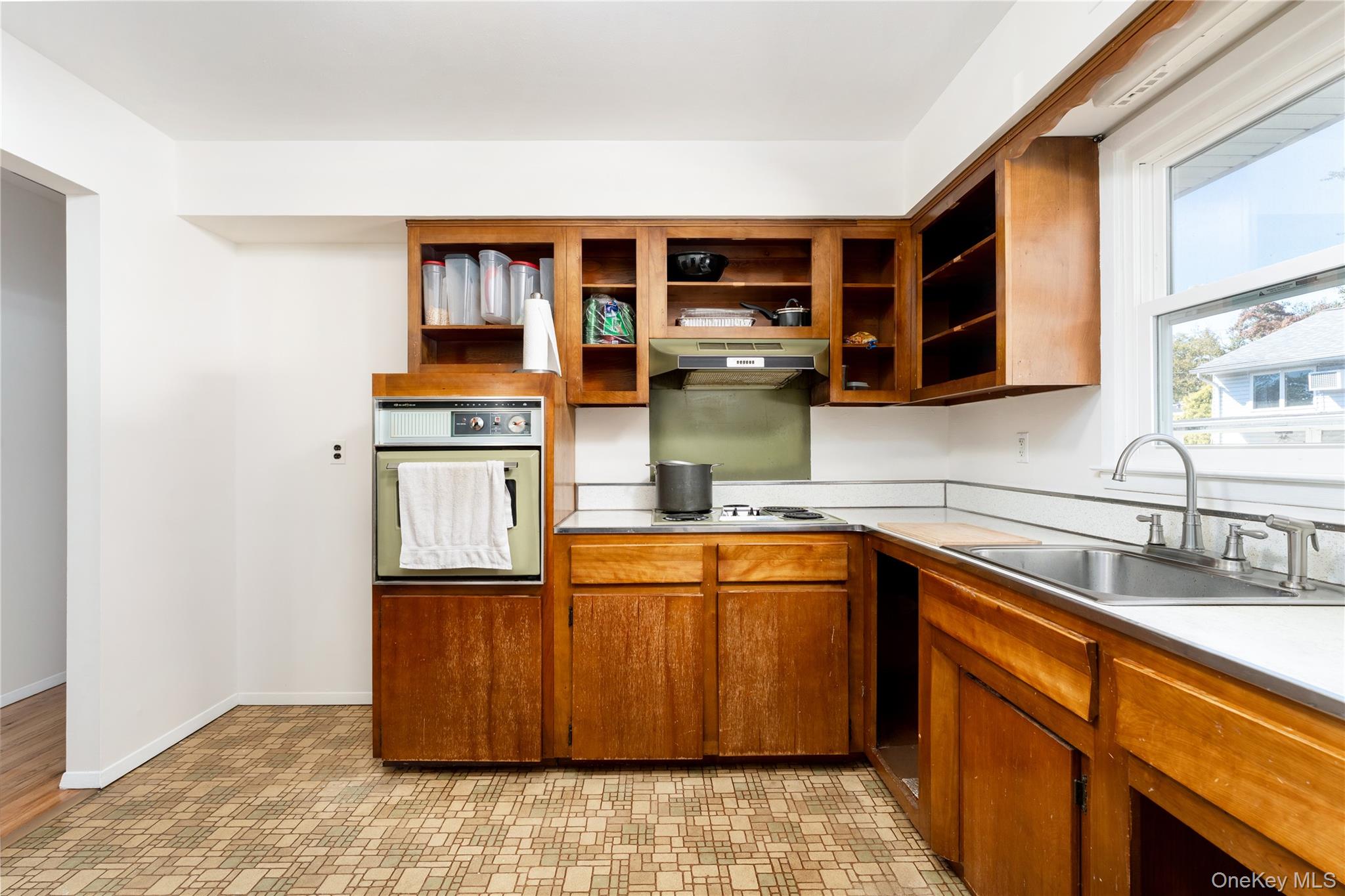 6 Merle Place, Deer Park, NY 11729