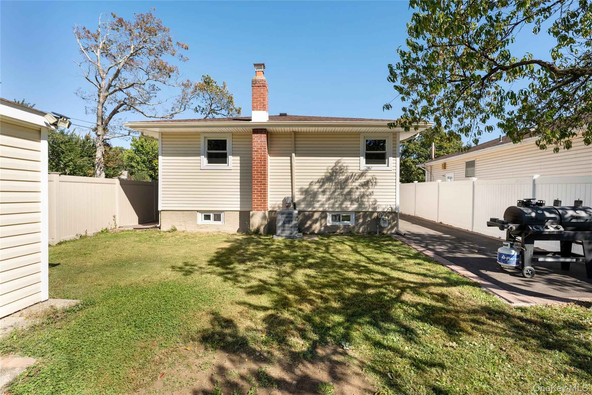 6 Merle Place, Deer Park, NY 11729