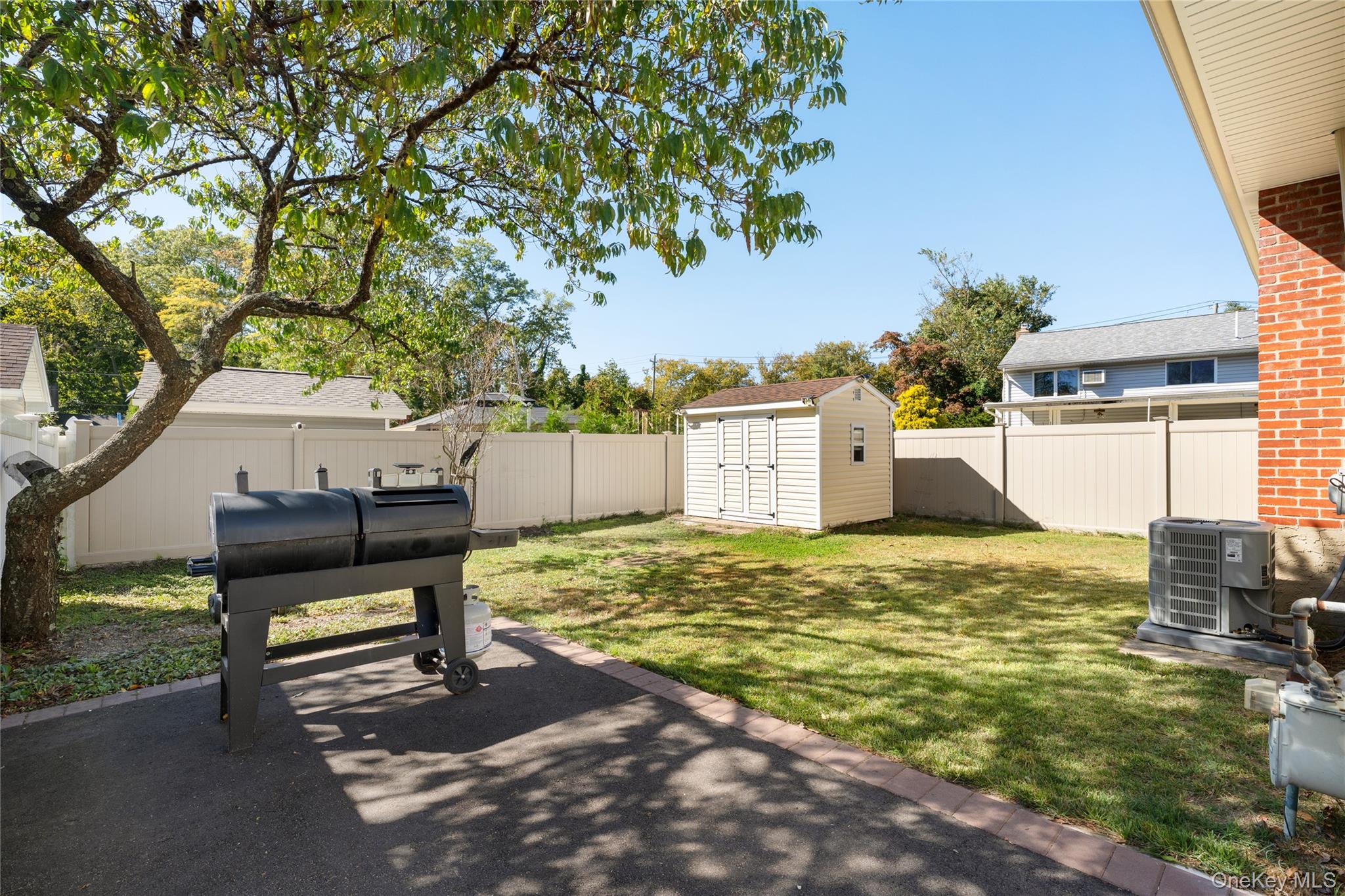 6 Merle Place, Deer Park, NY 11729