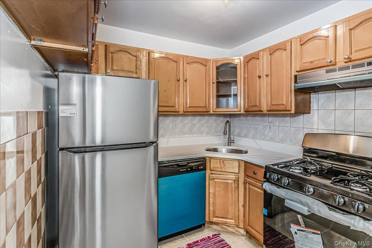 94-86 218th Street, Queens Village, NY 11428