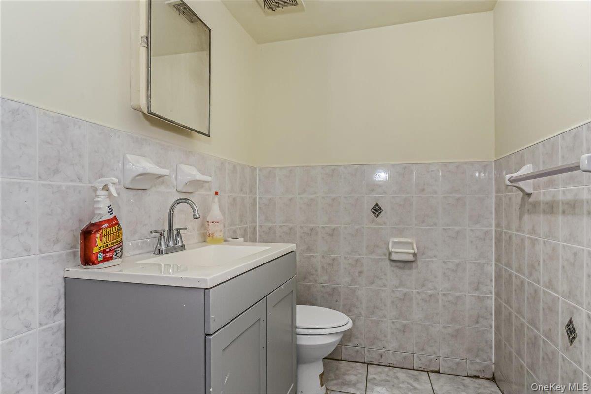 94-86 218th Street, Queens Village, NY 11428