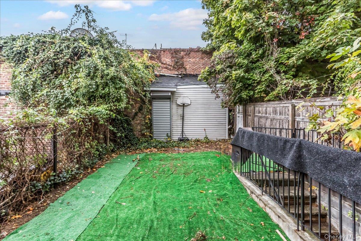 94-86 218th Street, Queens Village, NY 11428