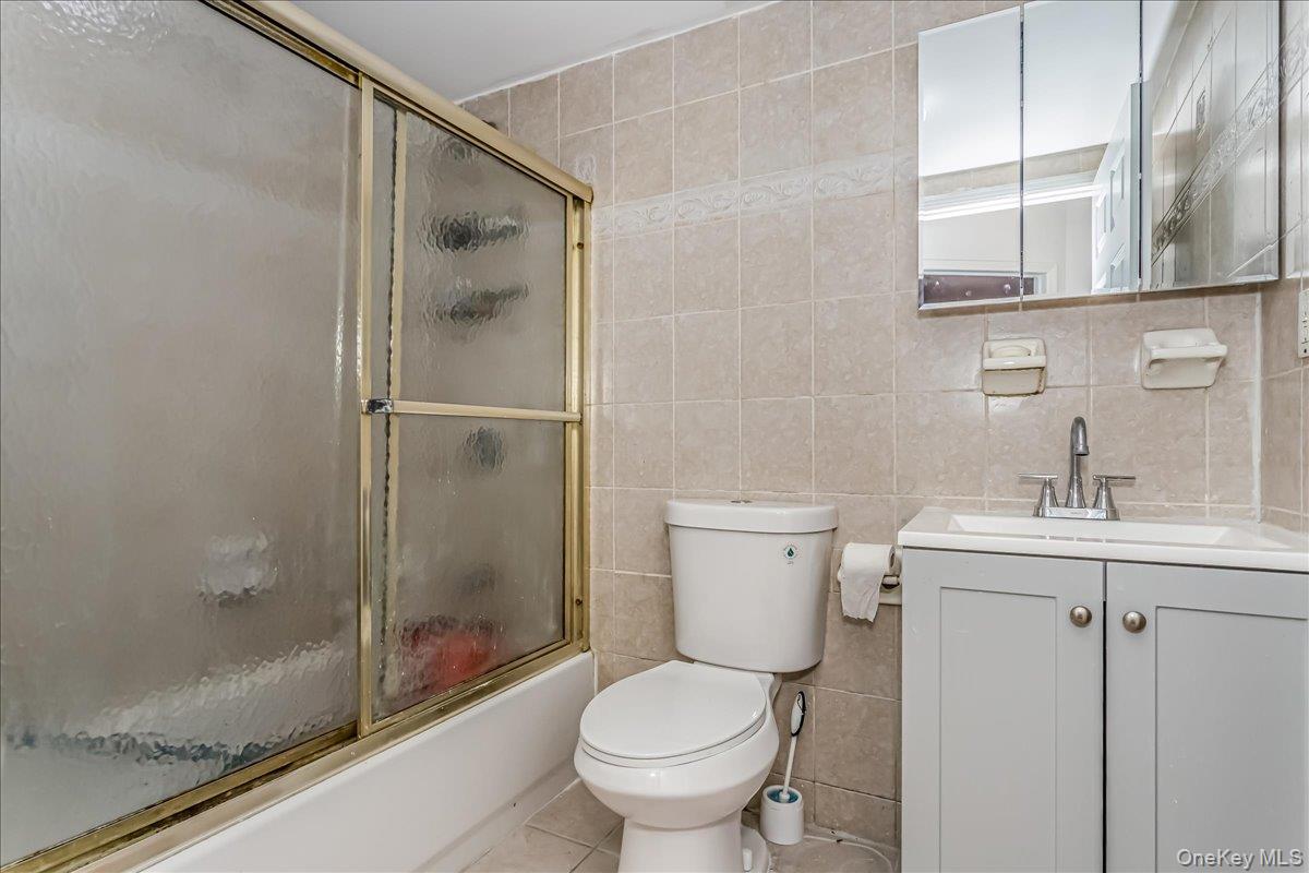 94-86 218th Street, Queens Village, NY 11428