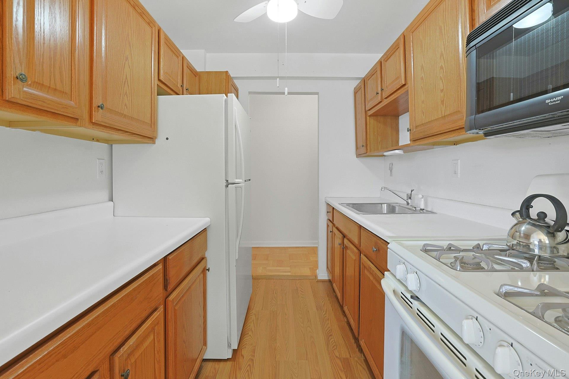 1 Oakridge Place # 2k, Eastchester, NY 10709