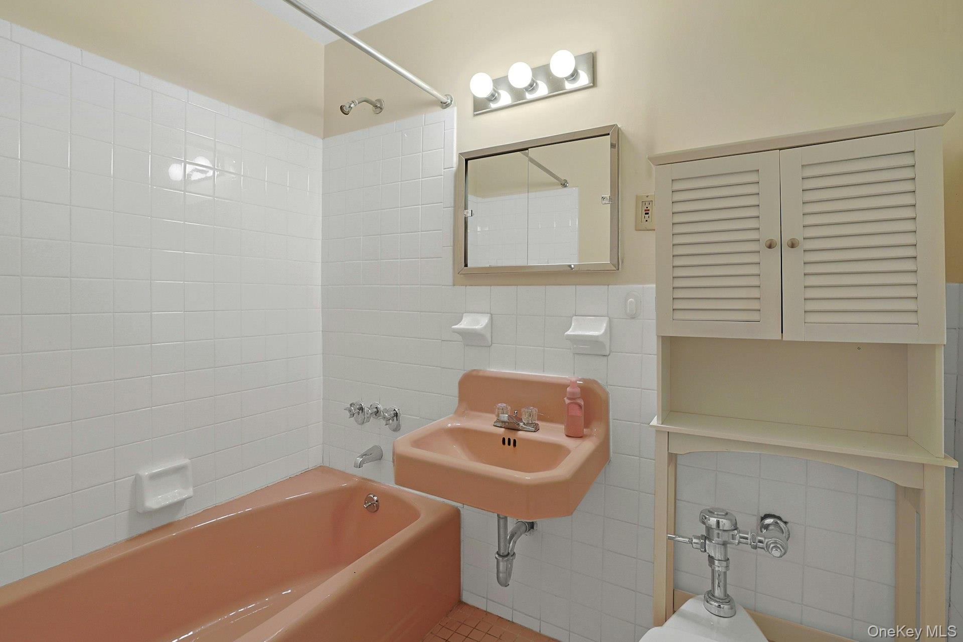 1 Oakridge Place # 2k, Eastchester, NY 10709