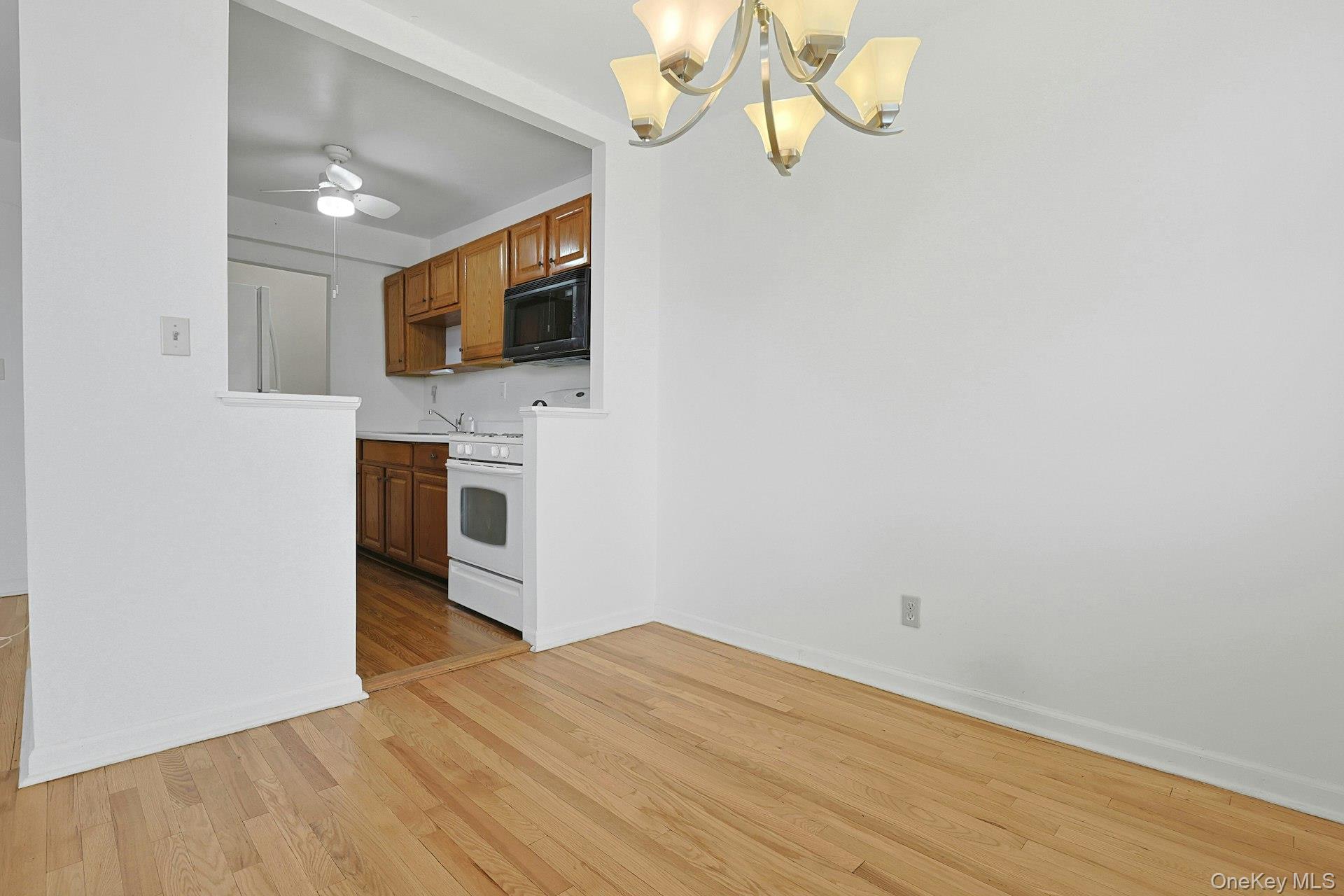 1 Oakridge Place # 2k, Eastchester, NY 10709