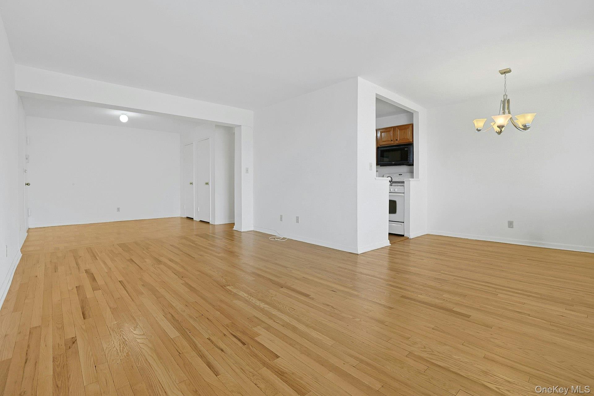 1 Oakridge Place # 2k, Eastchester, NY 10709