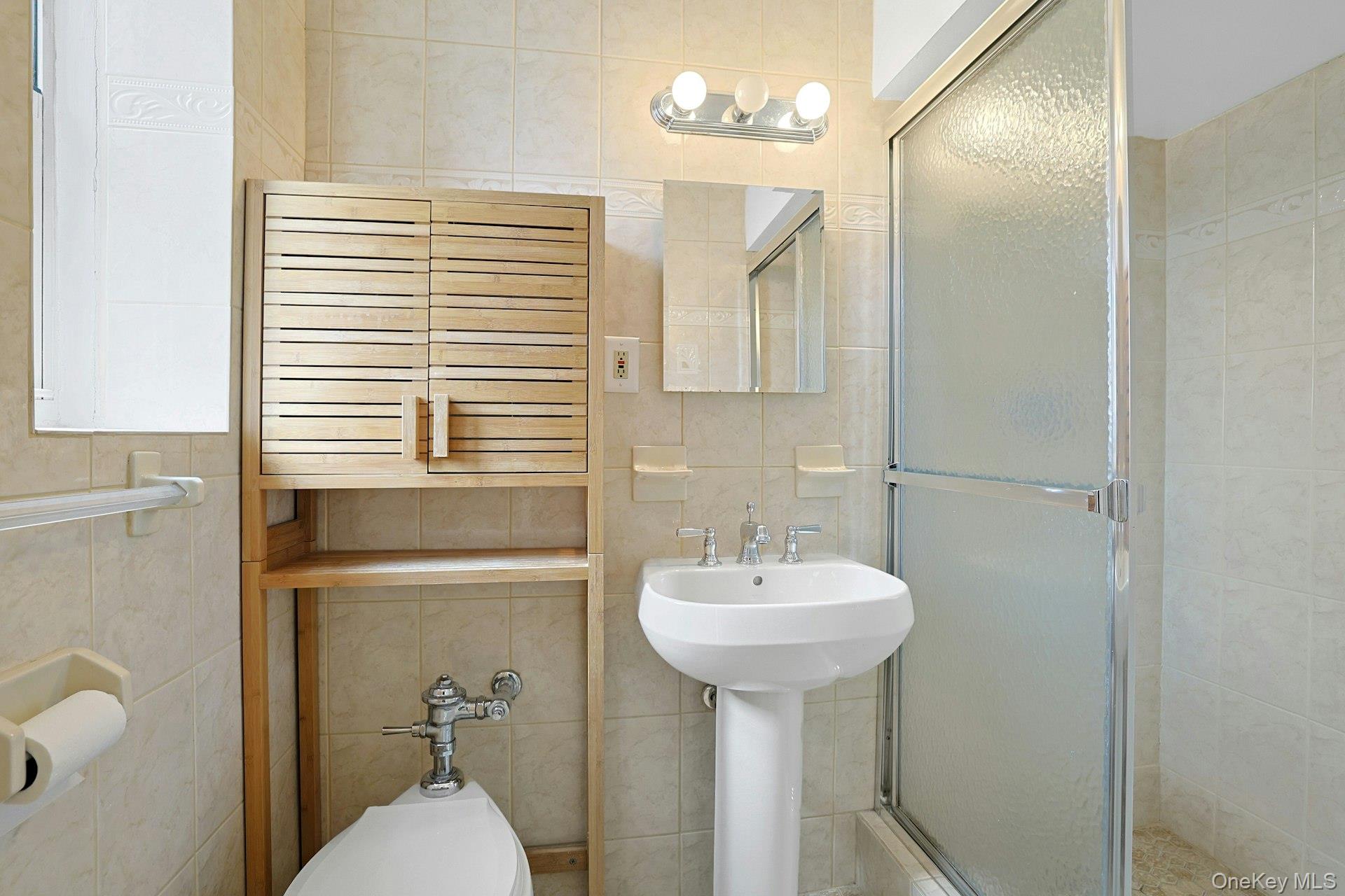 1 Oakridge Place # 2k, Eastchester, NY 10709