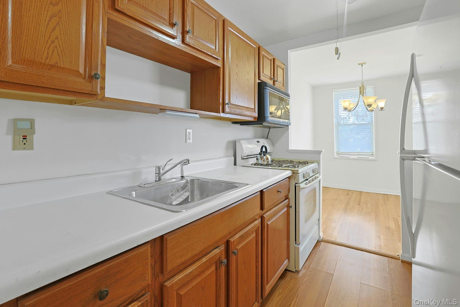 1 Oakridge Place # 2k, Eastchester, NY 10709