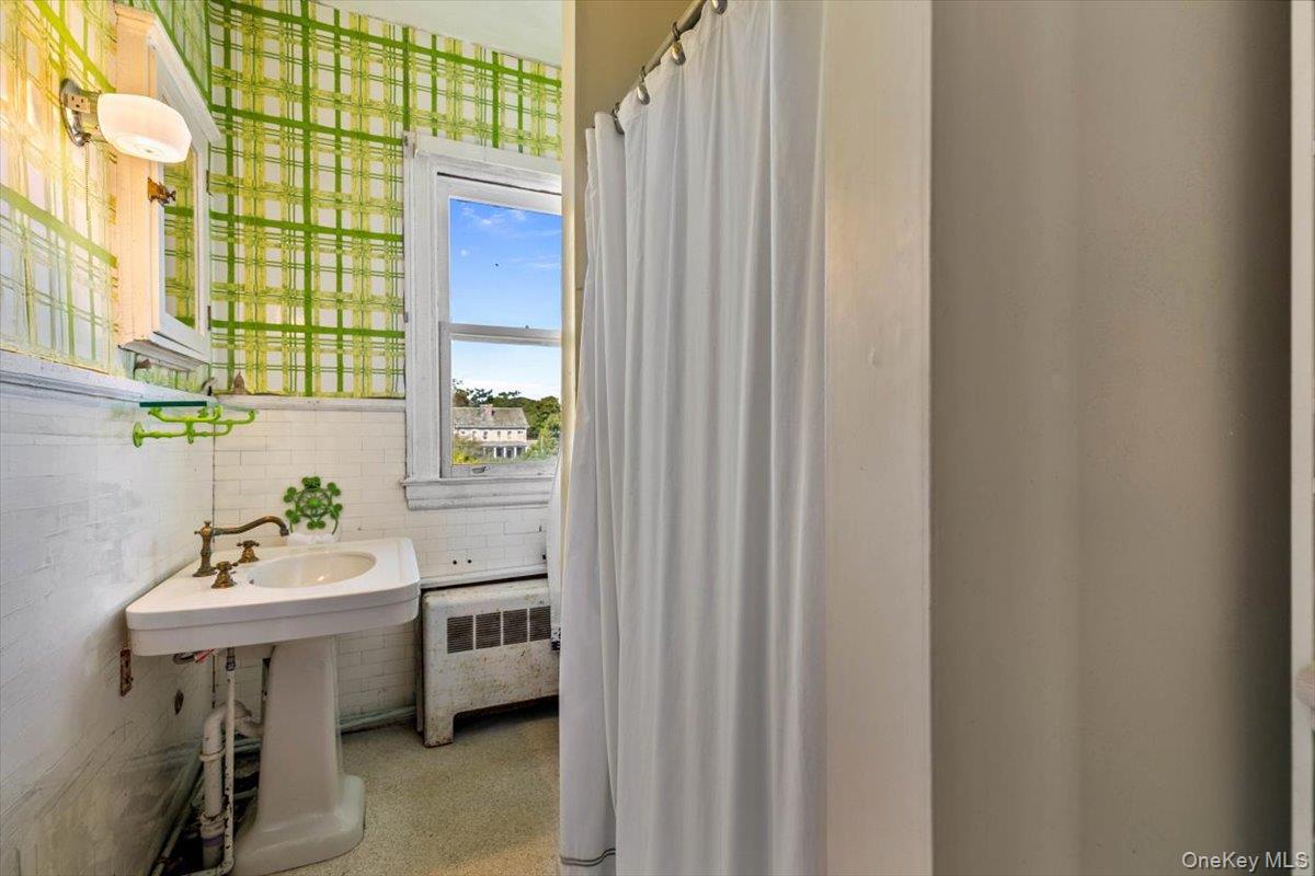 857 Whistler Avenue, Fishers Island, NY 06390