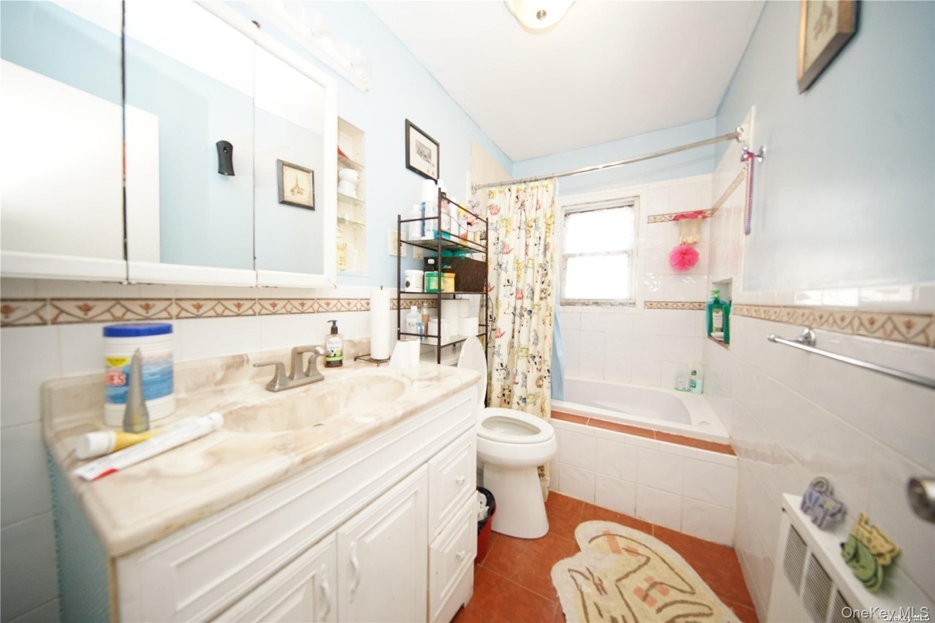 32 Stowe Place, Hempstead, NY 11550