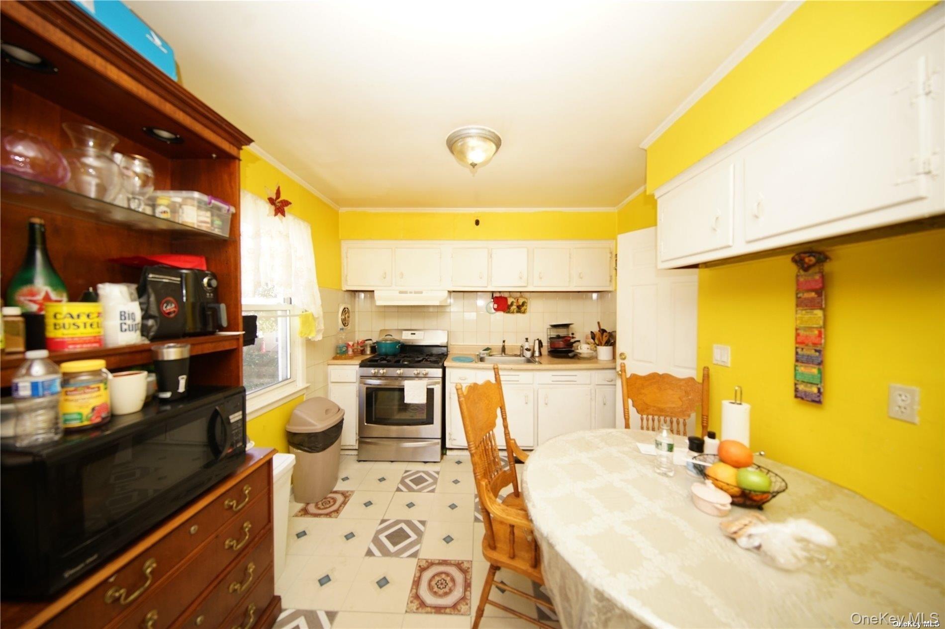 32 Stowe Place, Hempstead, NY 11550