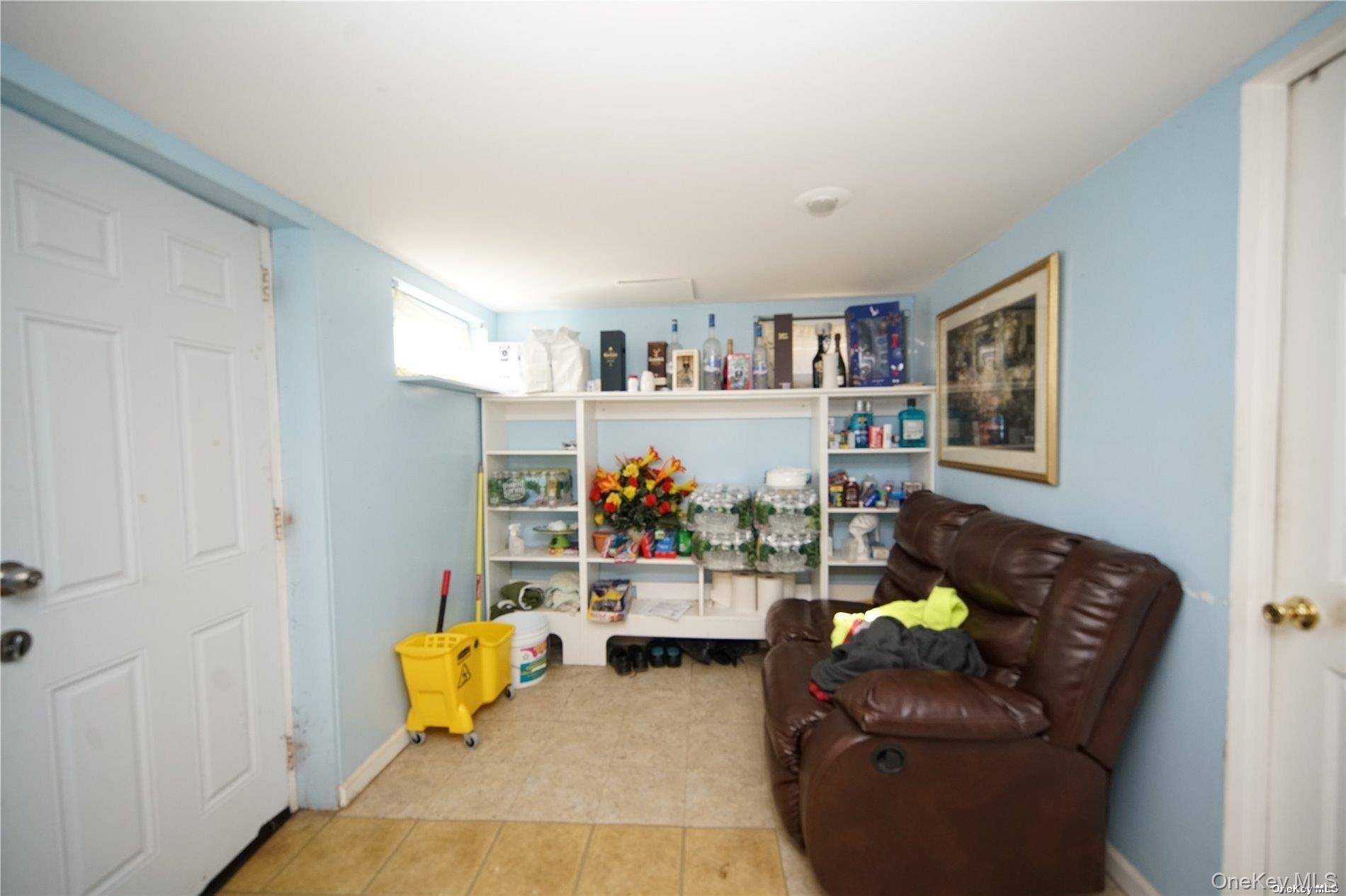 32 Stowe Place, Hempstead, NY 11550