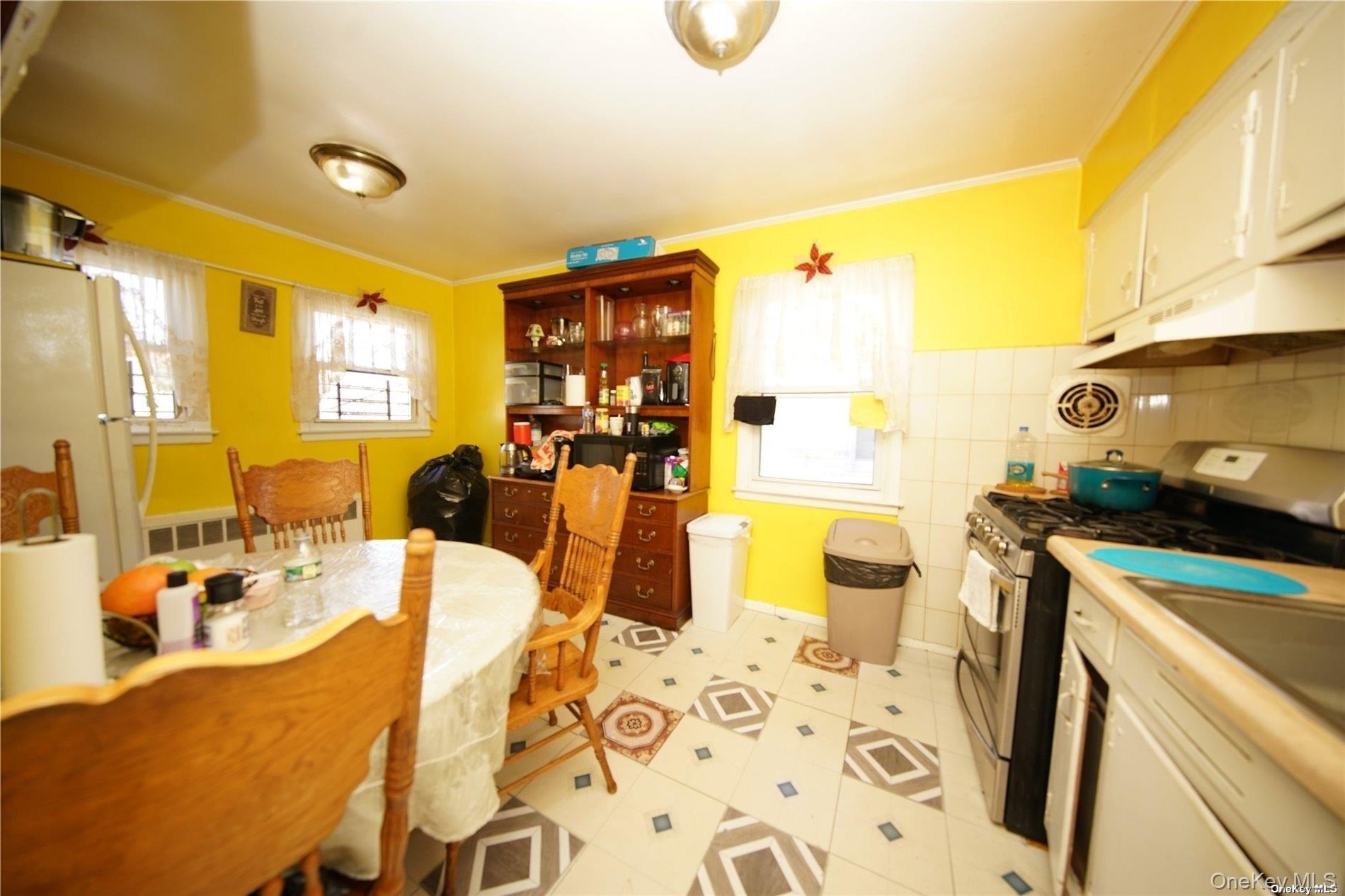 32 Stowe Place, Hempstead, NY 11550