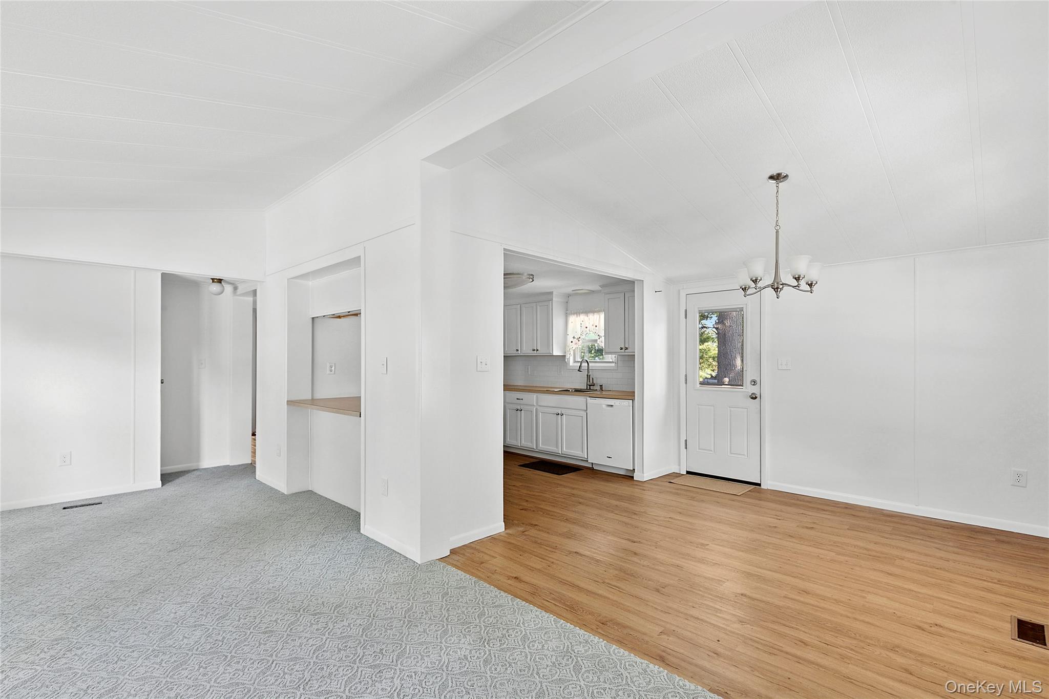 1661-434 Old Country Road, Riverhead, NY 11901