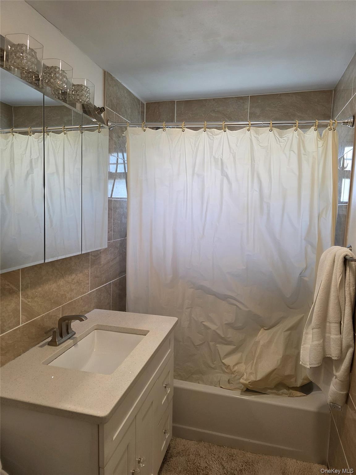 324 Post Avenue # 11 J, Westbury, NY 11580