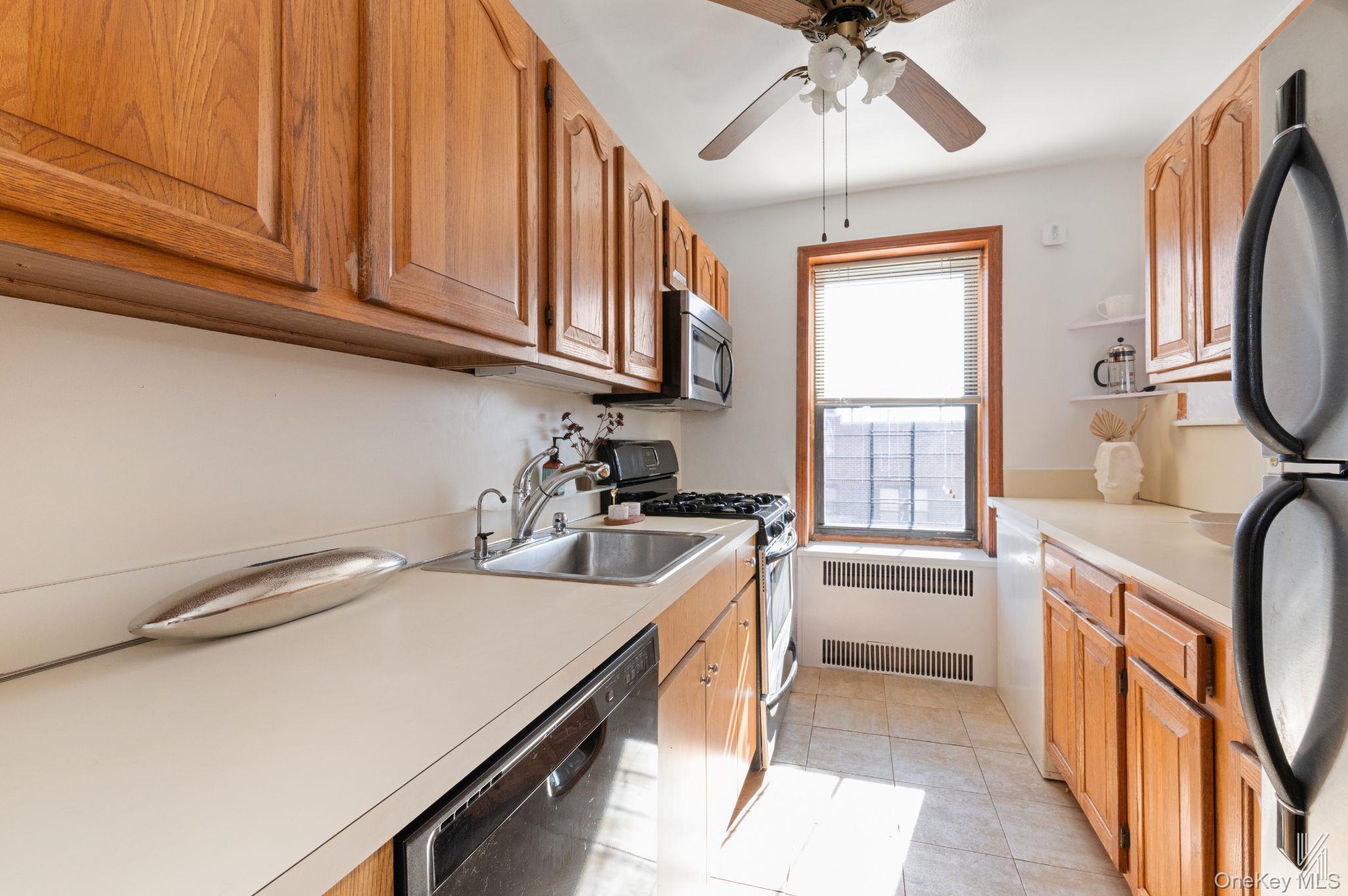 25-40 31st Avenue # 6M, Astoria, NY 11106