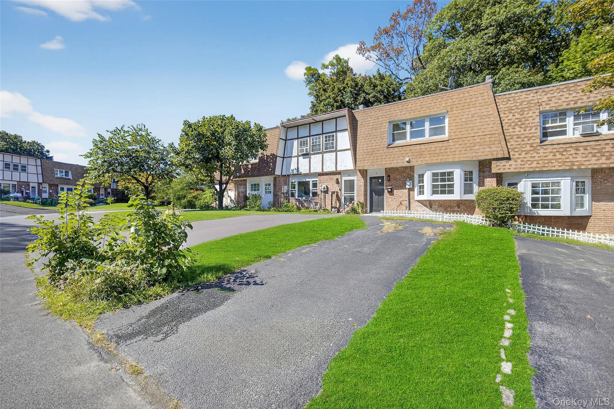 8 Roundtree Court, Beacon, NY 12508