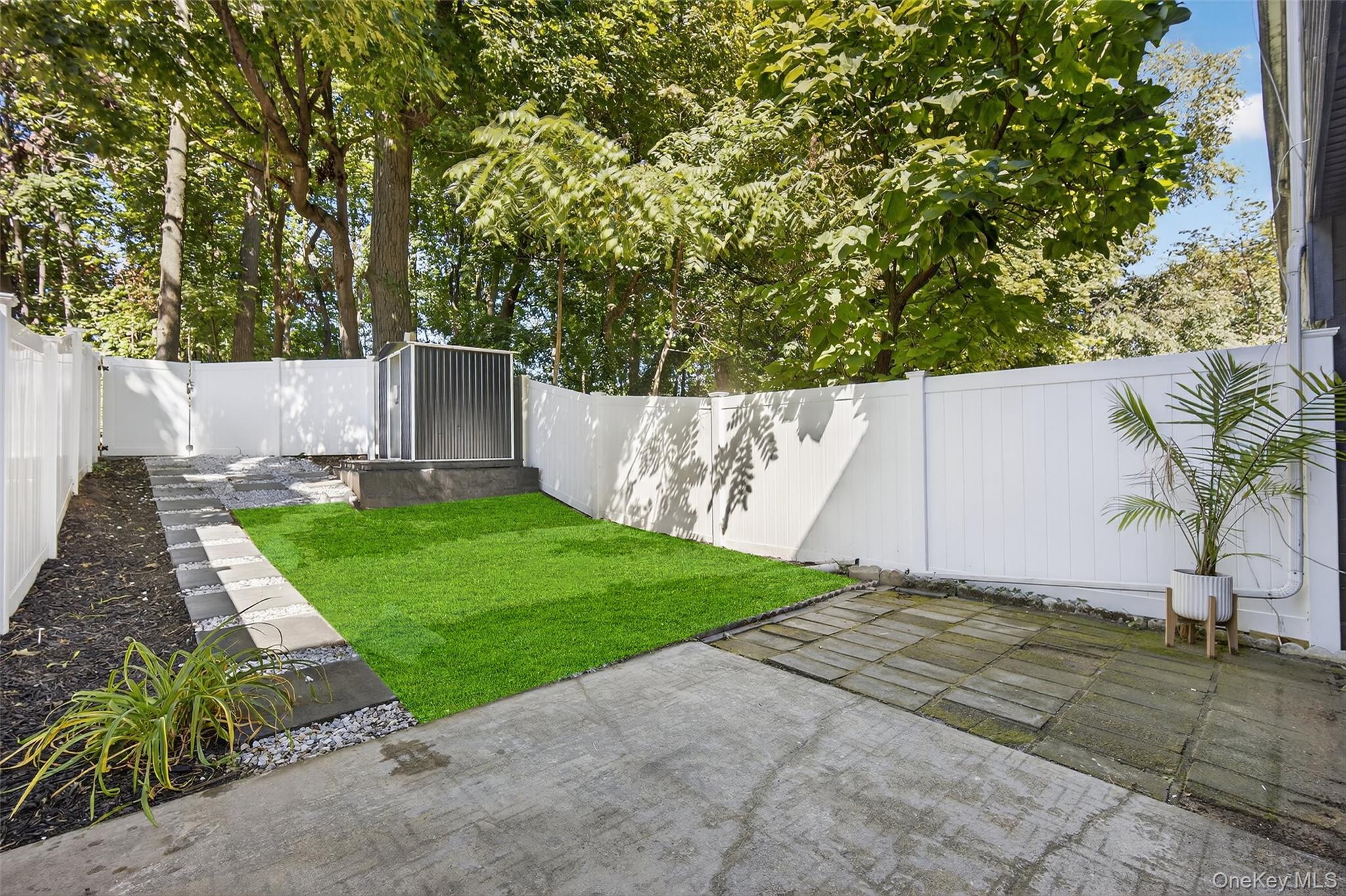 8 Roundtree Court, Beacon, NY 12508