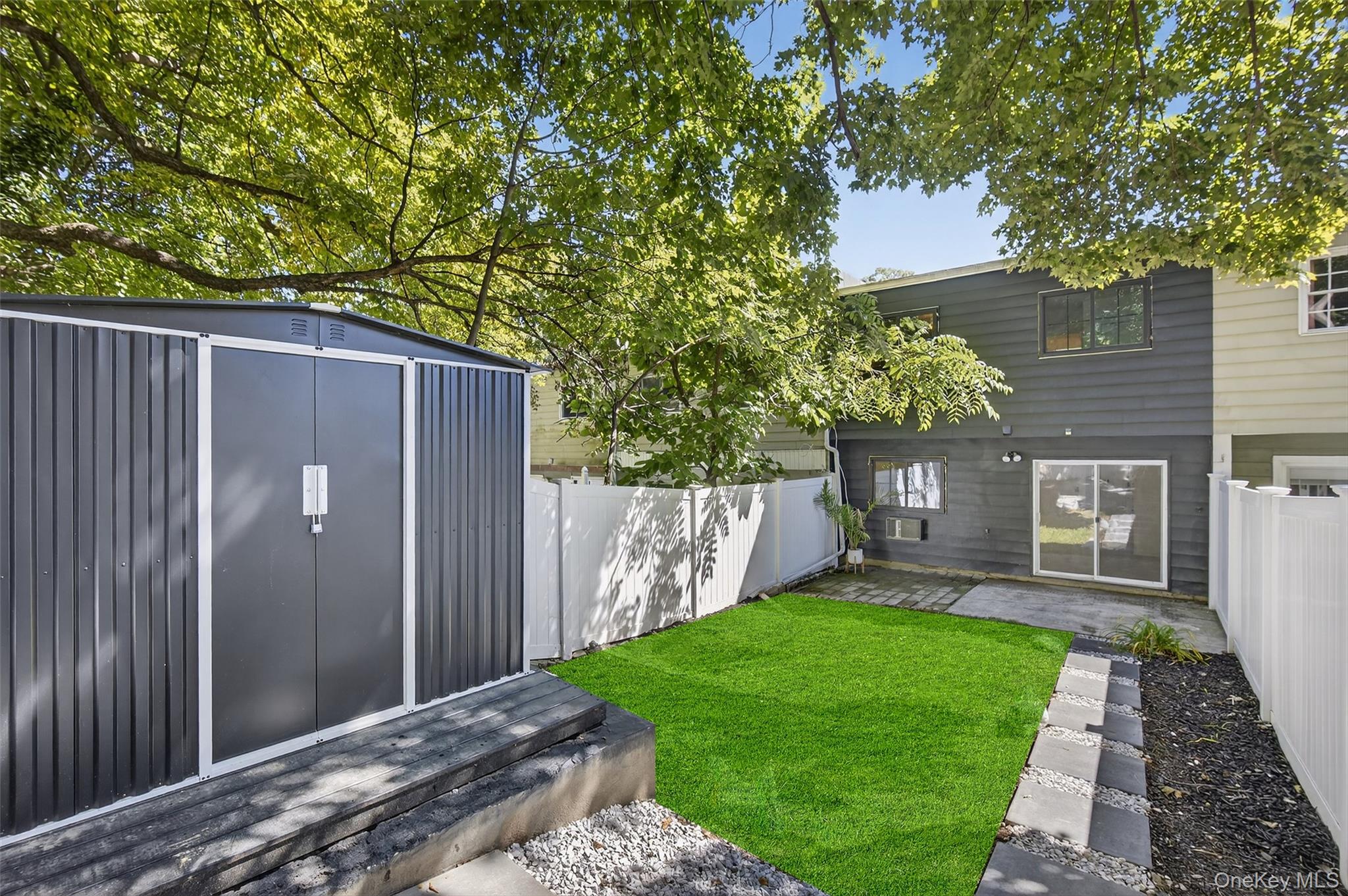 8 Roundtree Court, Beacon, NY 12508