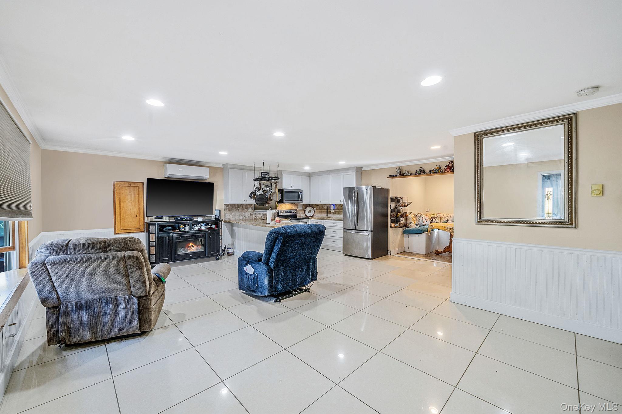 7 Albermarle Avenue, Holtsville, NY 11742