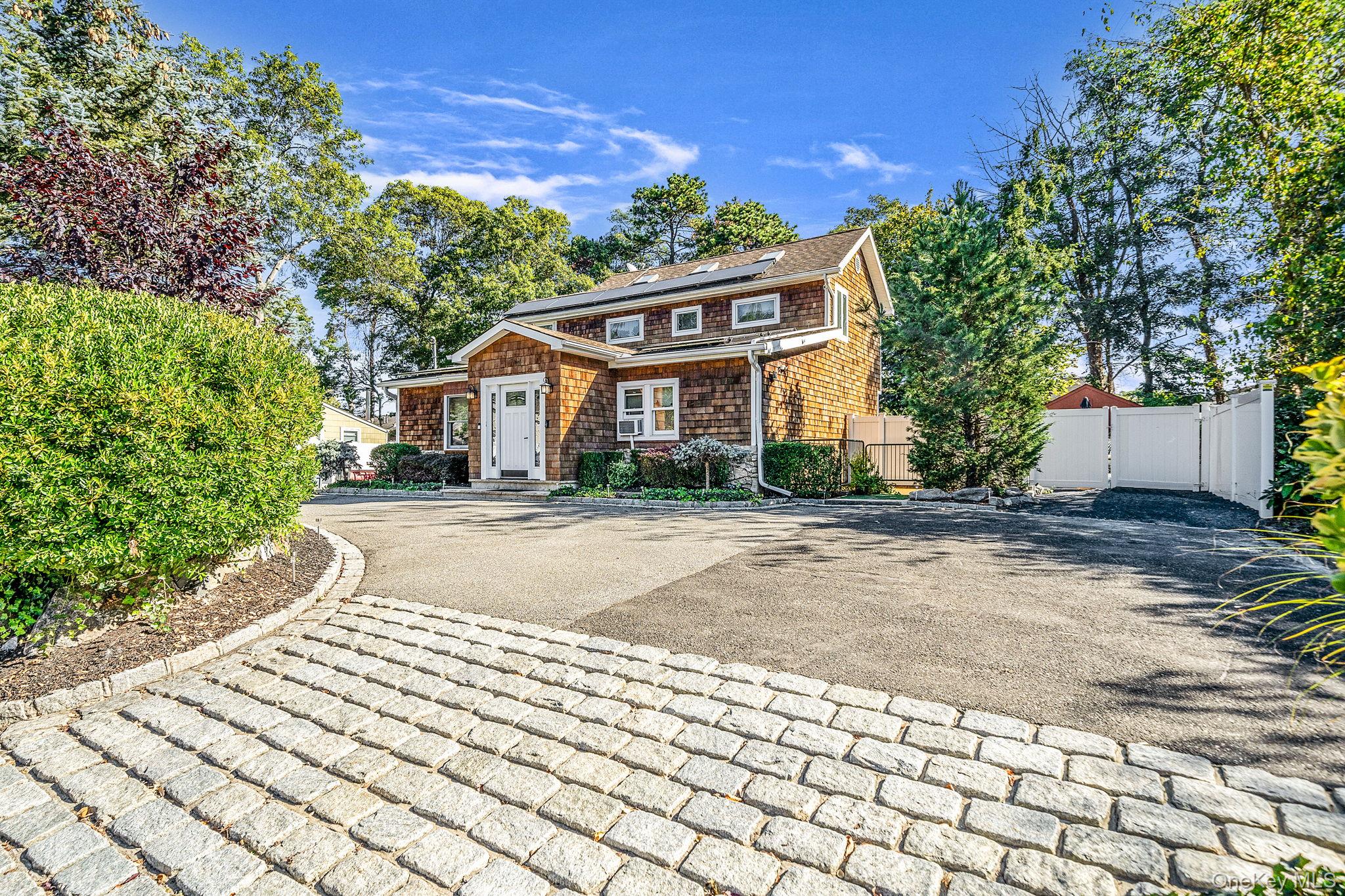 7 Albermarle Avenue, Holtsville, NY 11742