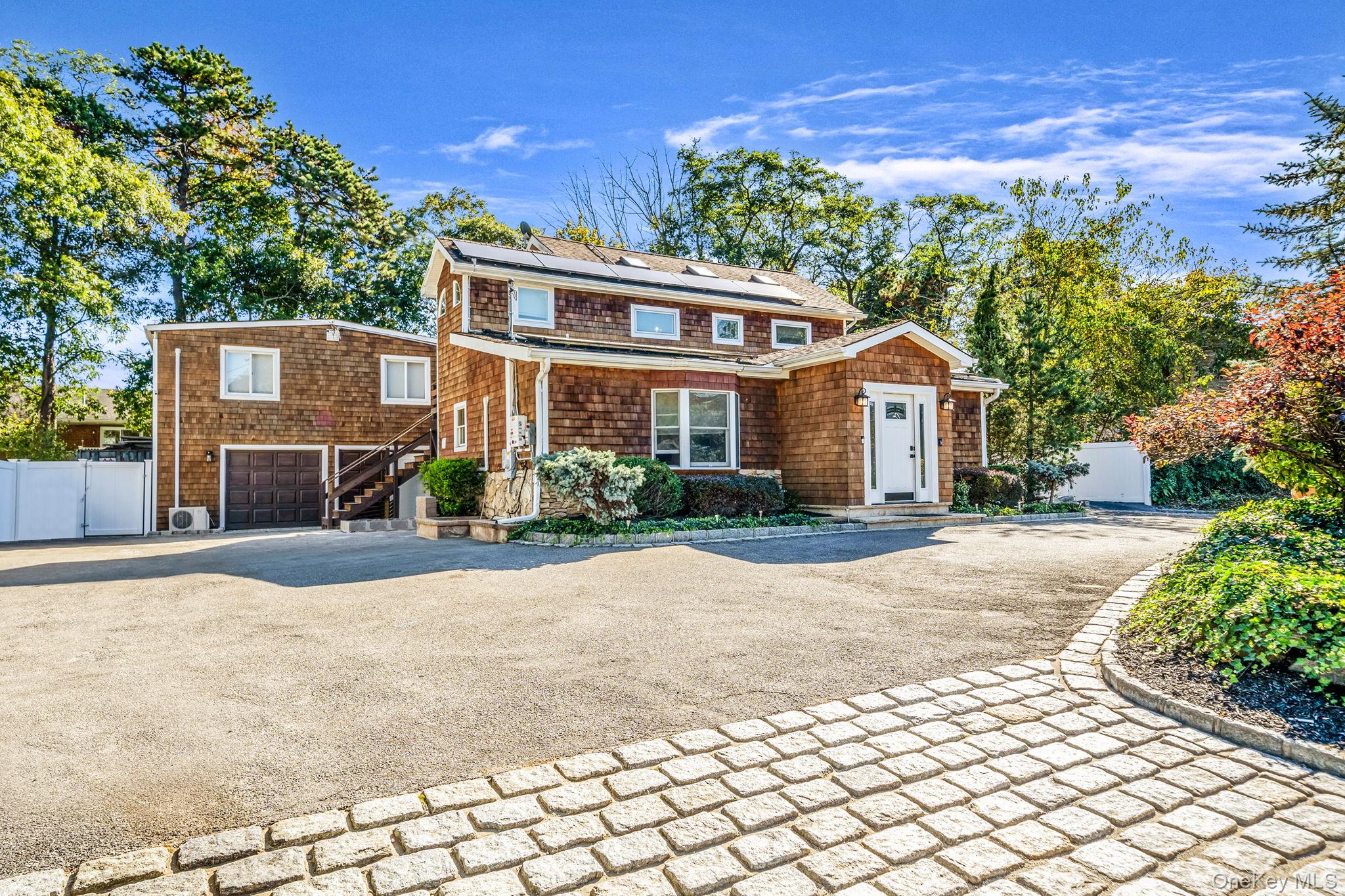 7 Albermarle Avenue, Holtsville, NY 11742