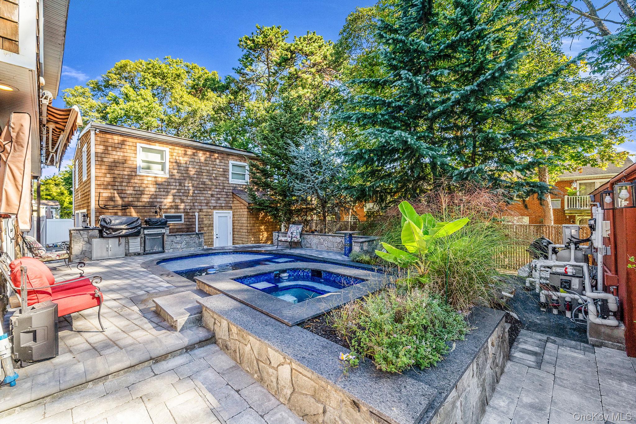 7 Albermarle Avenue, Holtsville, NY 11742