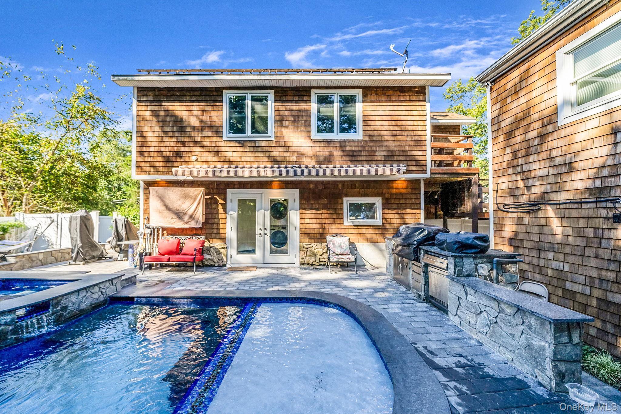 7 Albermarle Avenue, Holtsville, NY 11742