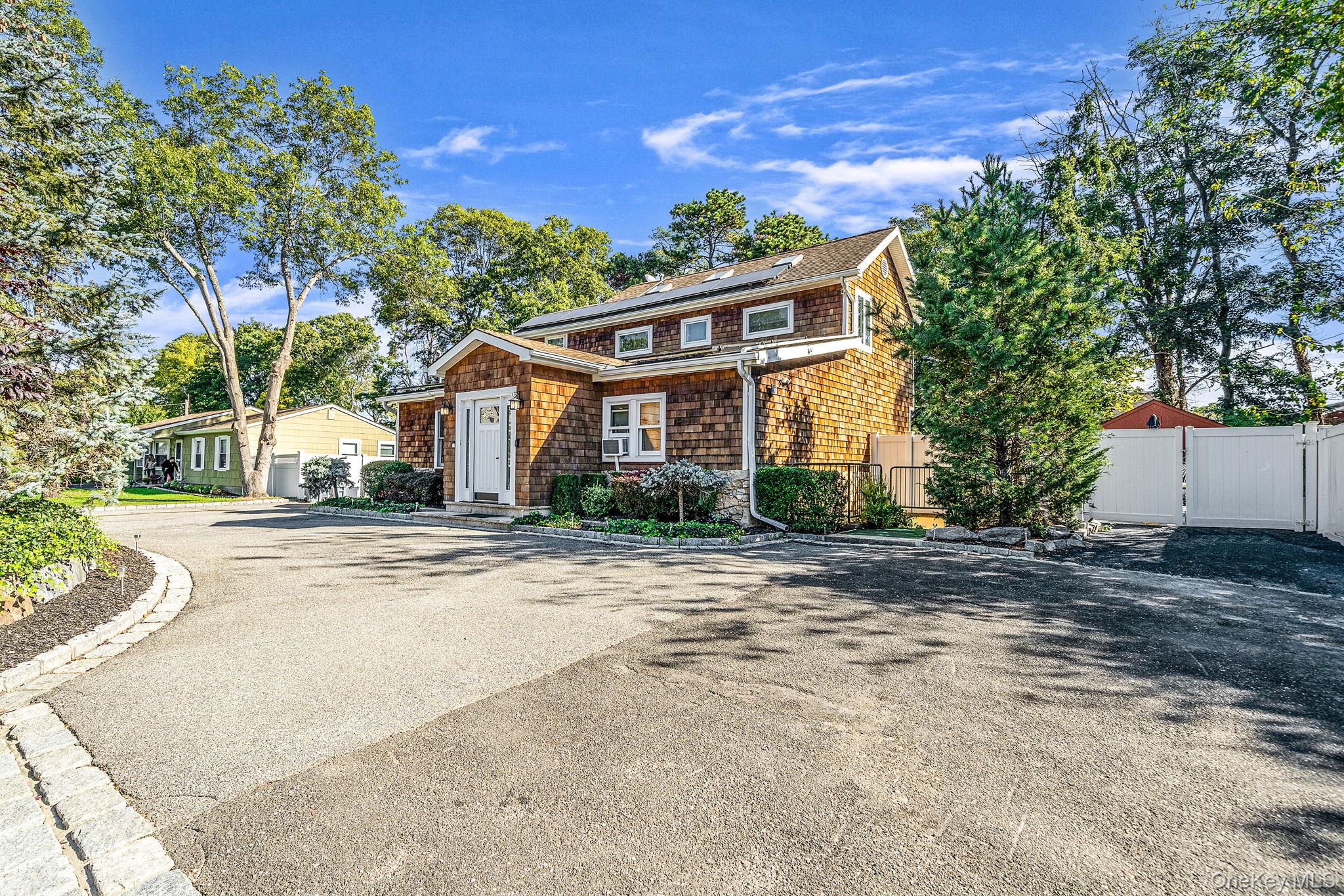 7 Albermarle Avenue, Holtsville, NY 11742