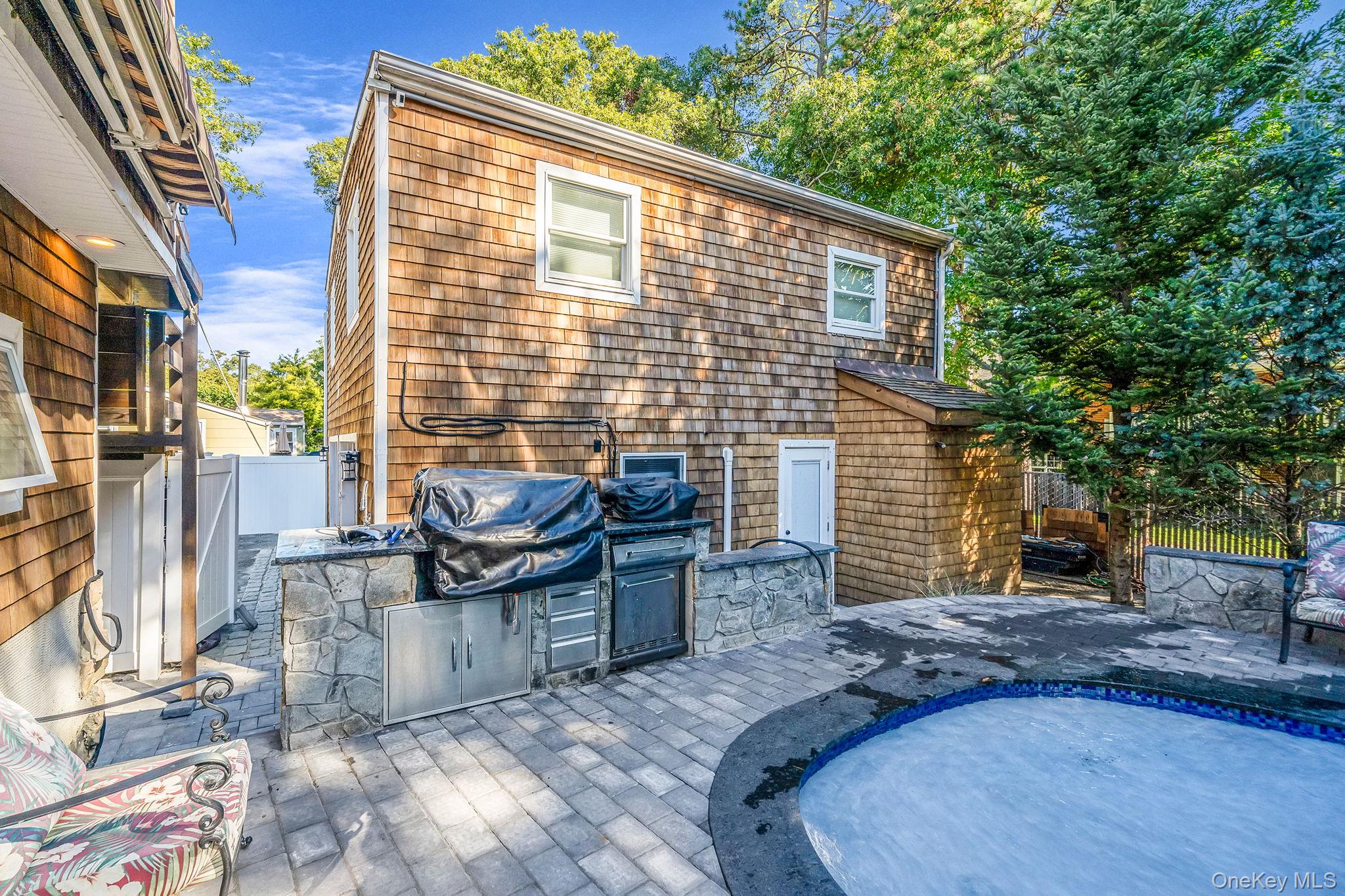 7 Albermarle Avenue, Holtsville, NY 11742