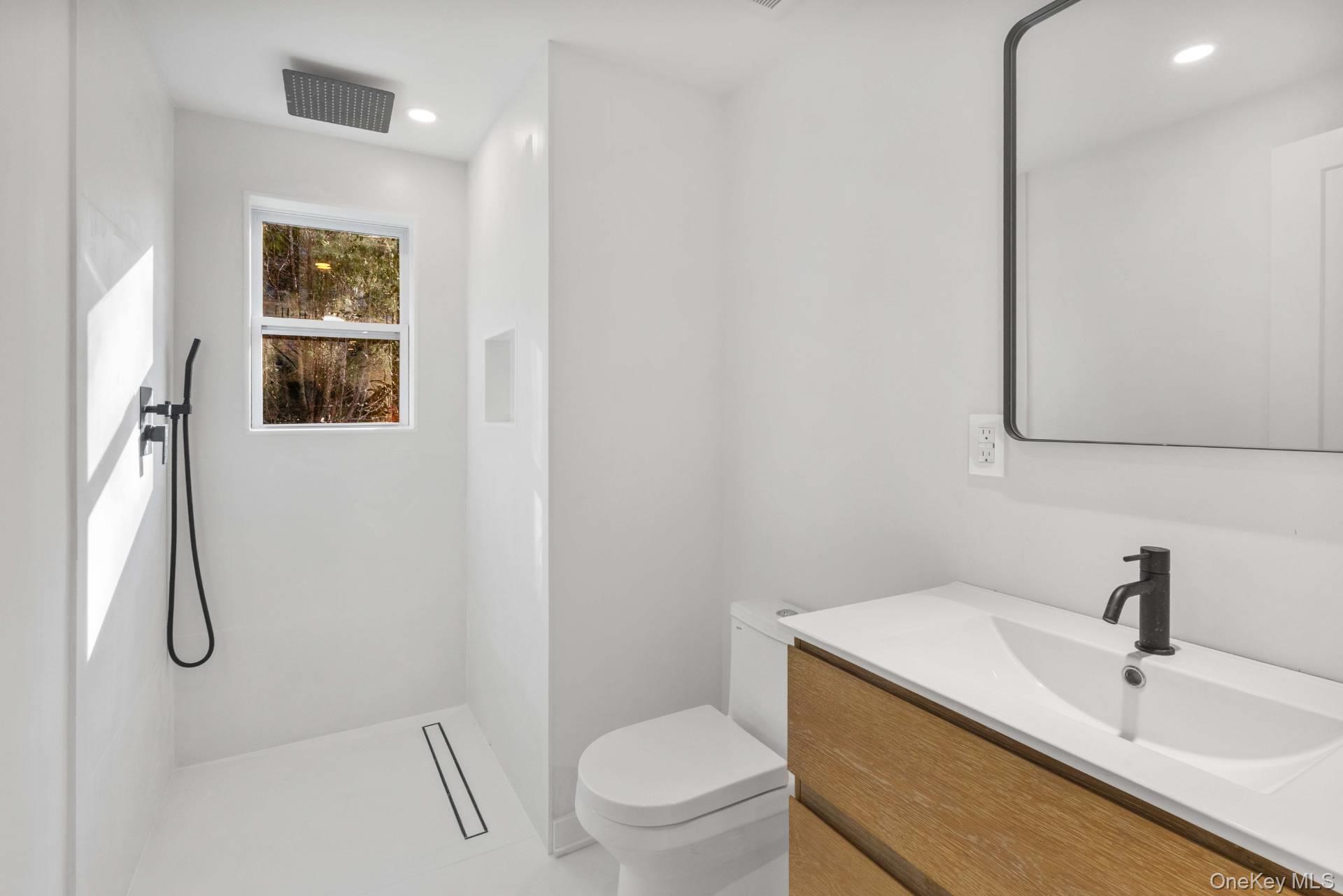 19 Shinnecock Road, Hampton Bays, NY 11946