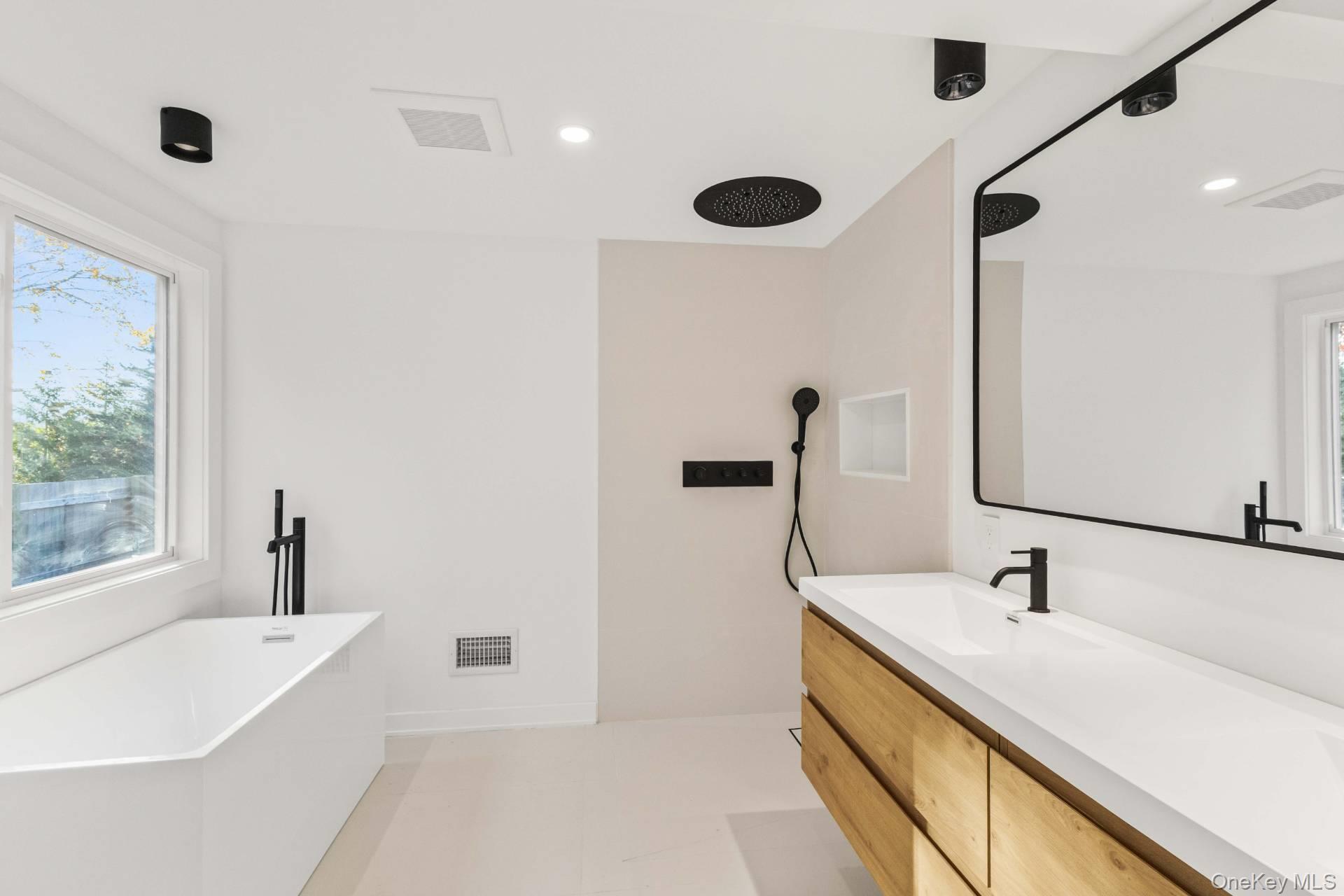 19 Shinnecock Road, Hampton Bays, NY 11946