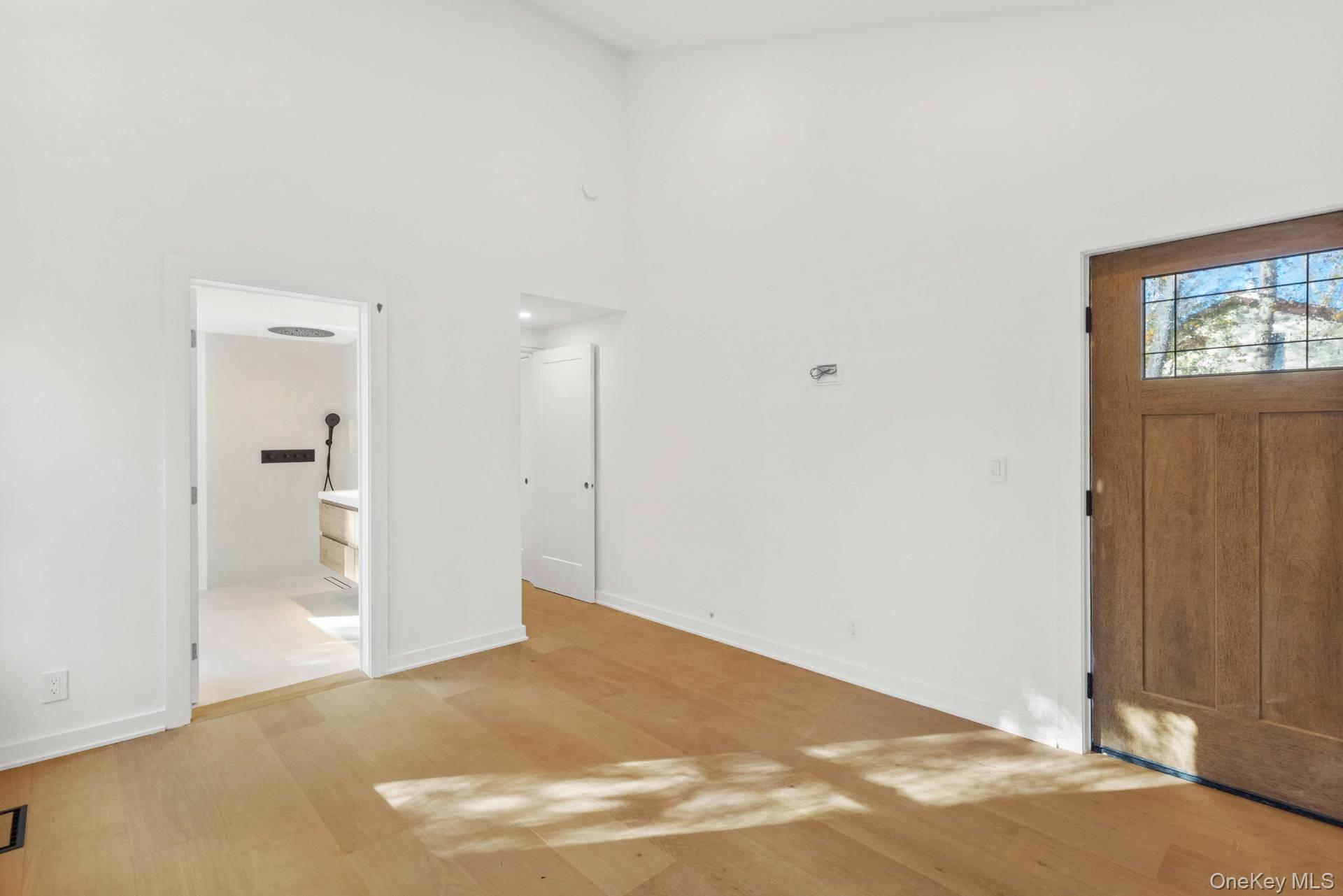 19 Shinnecock Road, Hampton Bays, NY 11946