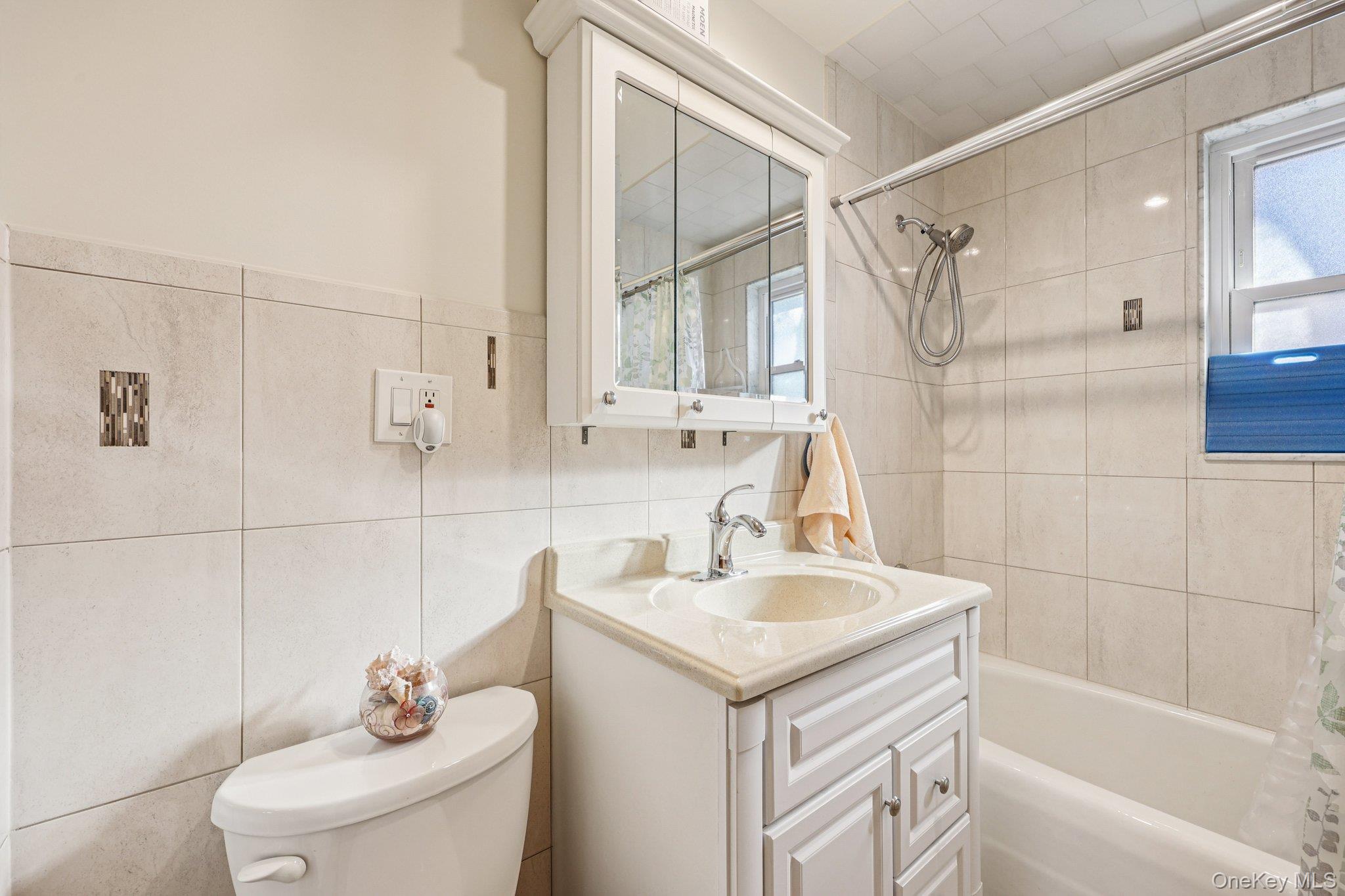 35 Sterling Avenue, Yonkers, NY 10704