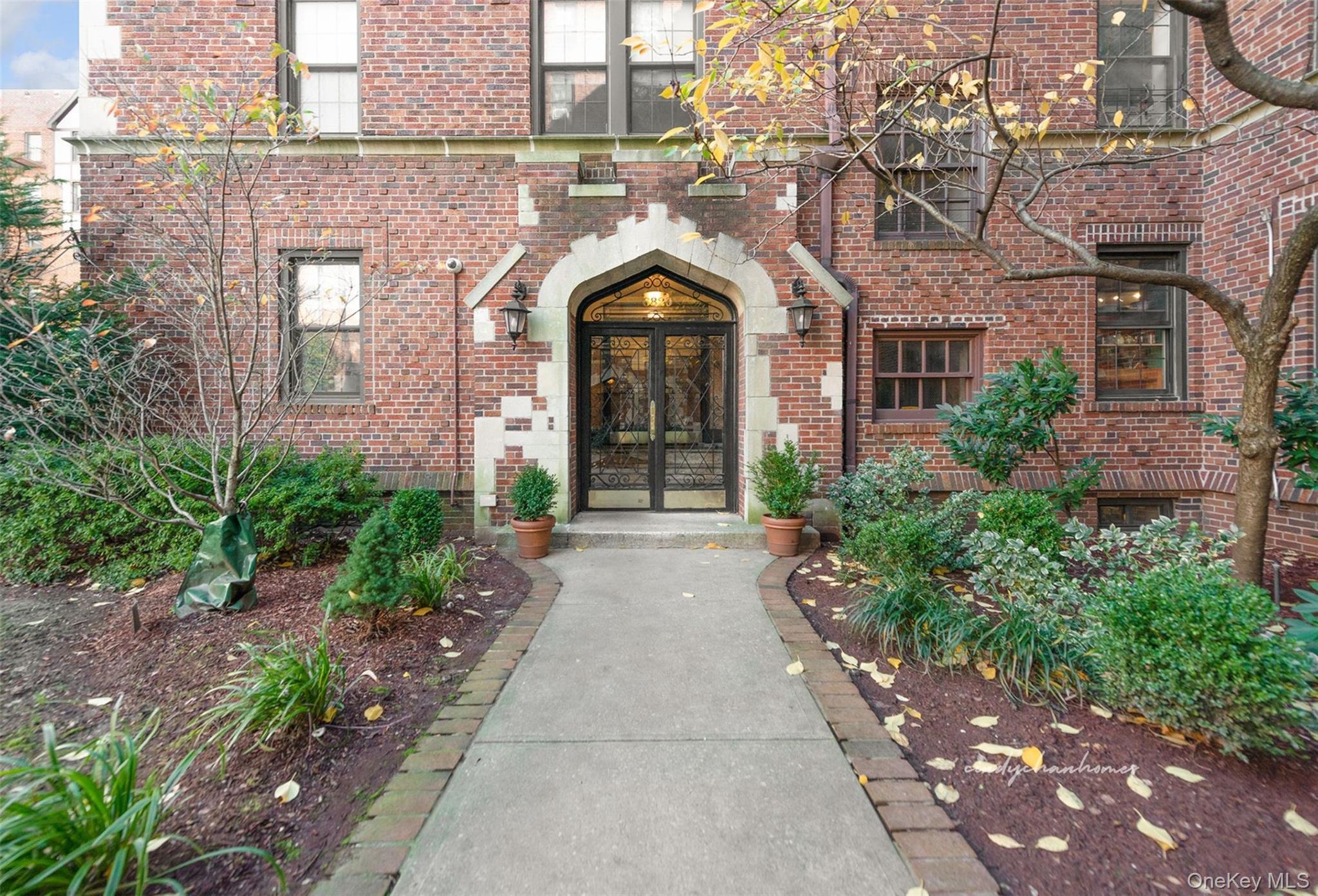 68-20 Burns Street # E/1, Forest Hills, NY 11375