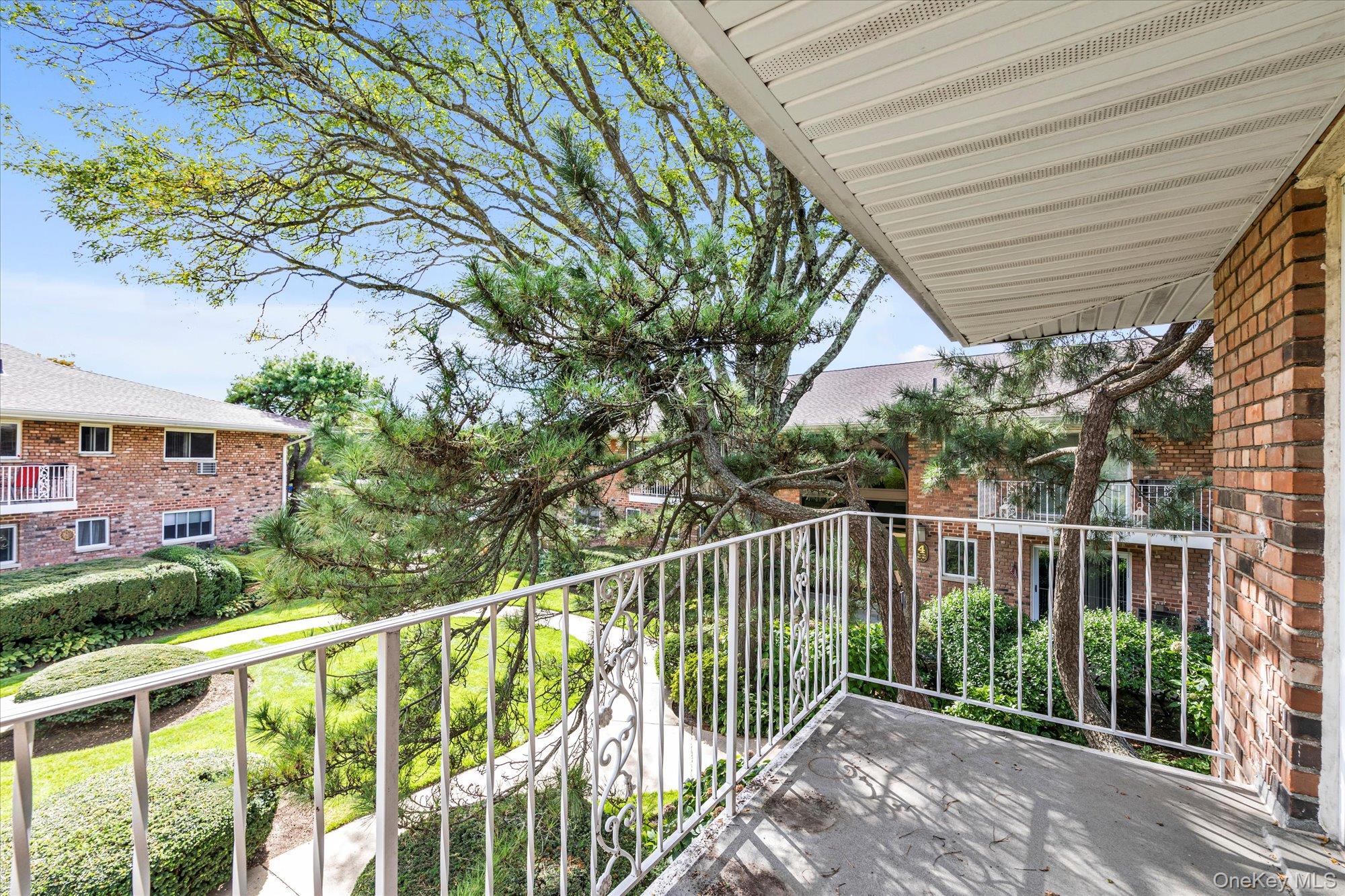 1 Toms Point Lane # Bldg.#2, Apt.4A, Port Washington, NY 11050