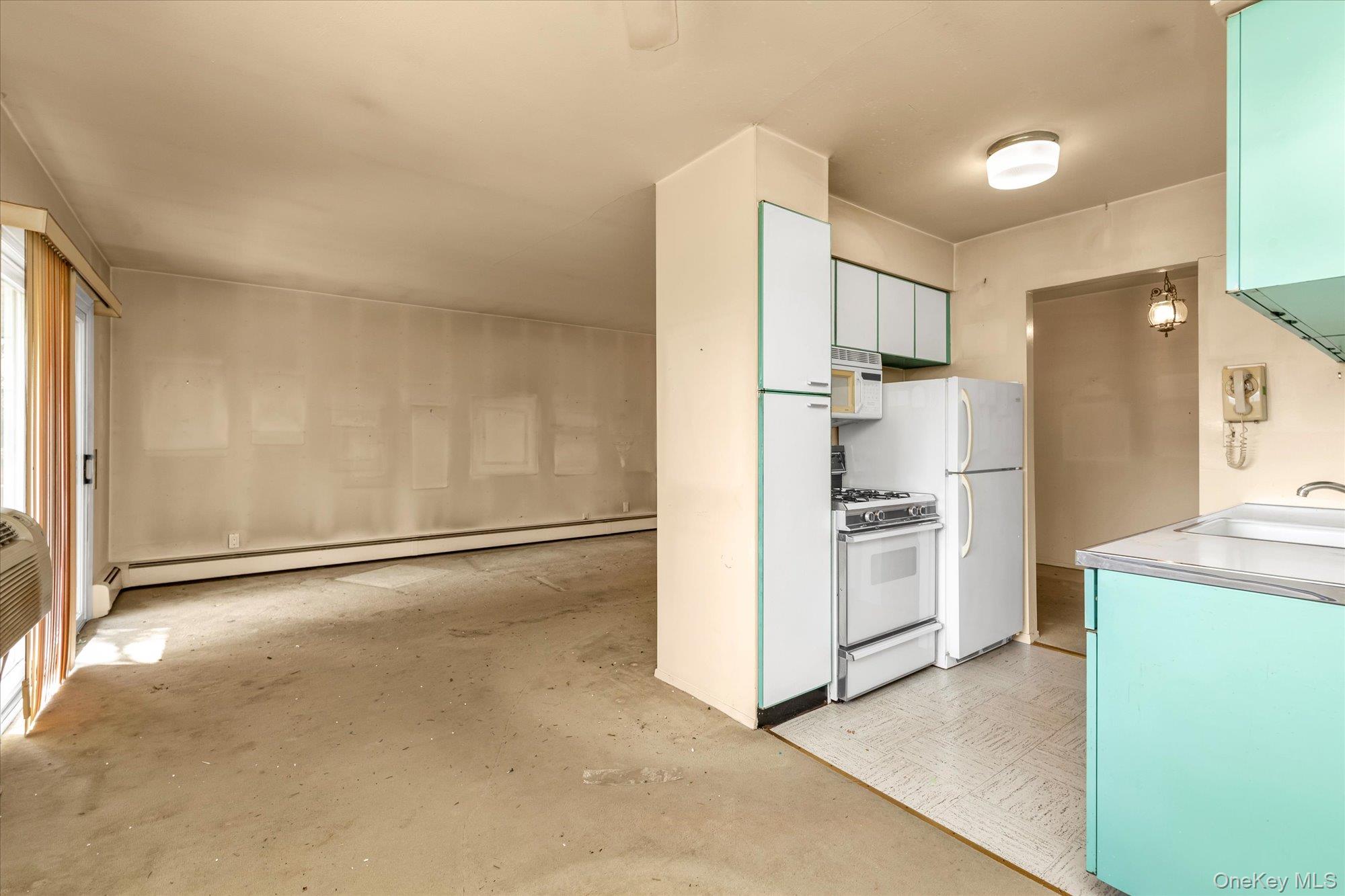 1 Toms Point Lane # Bldg.#2, Apt.4A, Port Washington, NY 11050